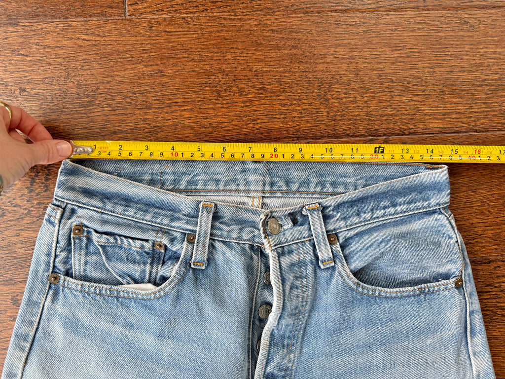 Selvedge W30 L33 vintage Levis 501 29/30” measured light faded blue denim 80’s 501s USA selvedge denim