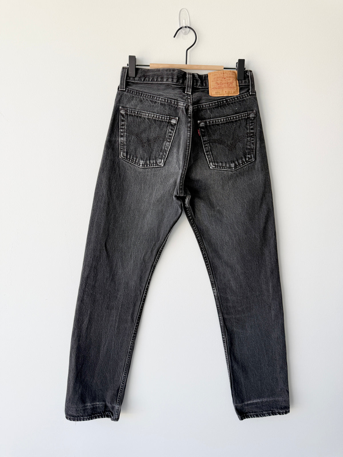 W27 L31 vintage Levis 501s 26/27” measured black faded 501s 90s USA