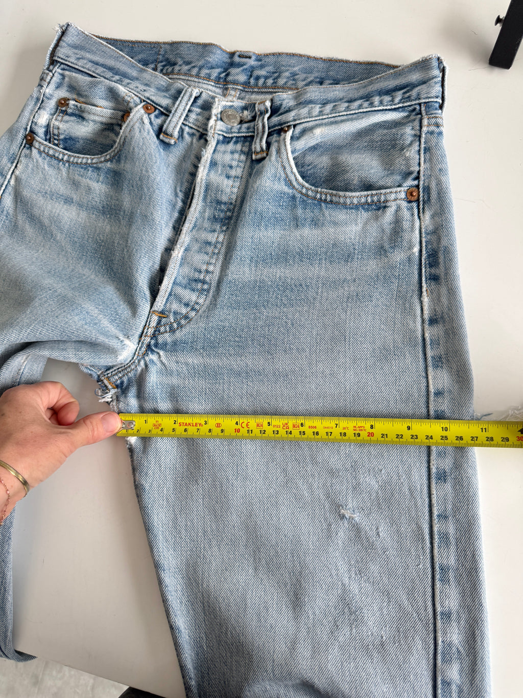 Selvedge W28 L30 vintage Levis 501s 26/28” measured whisker light blue fade 70s selvedge 501s USA