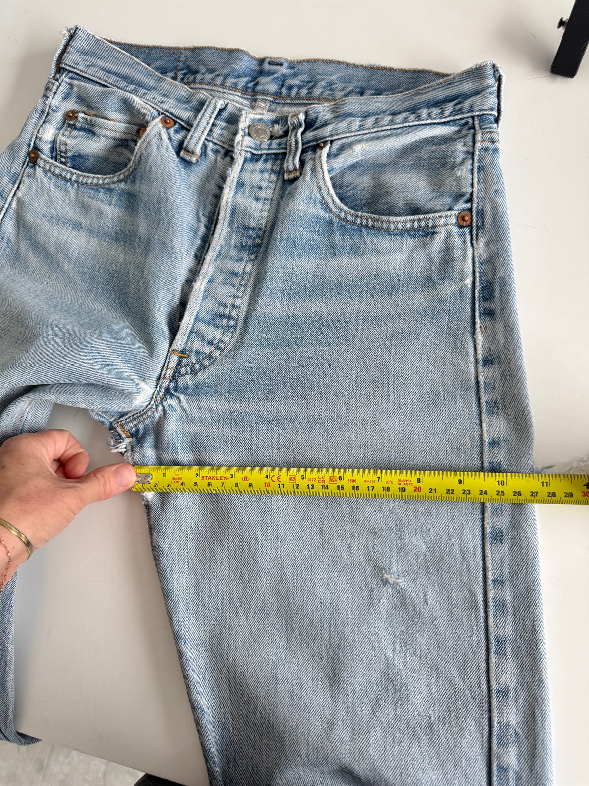Selvedge W28 L30 vintage Levis 501s 26/28” measured whisker light blue fade 70s selvedge 501s USA