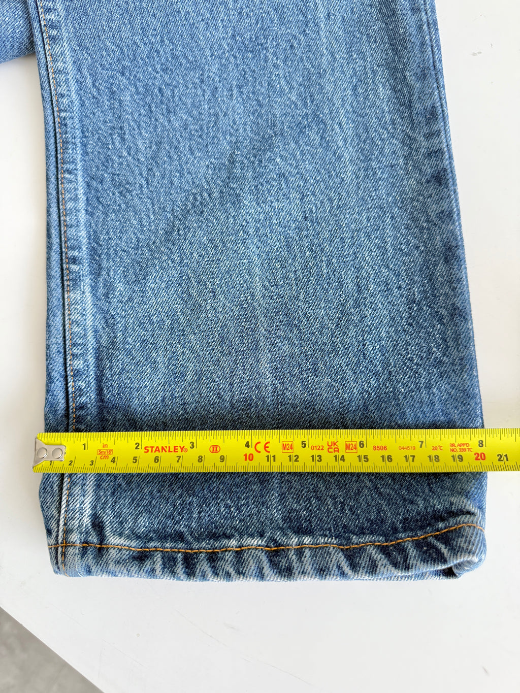 W31 L31 vintage Levis 501 30-31” measured dark blue made in 90s USA