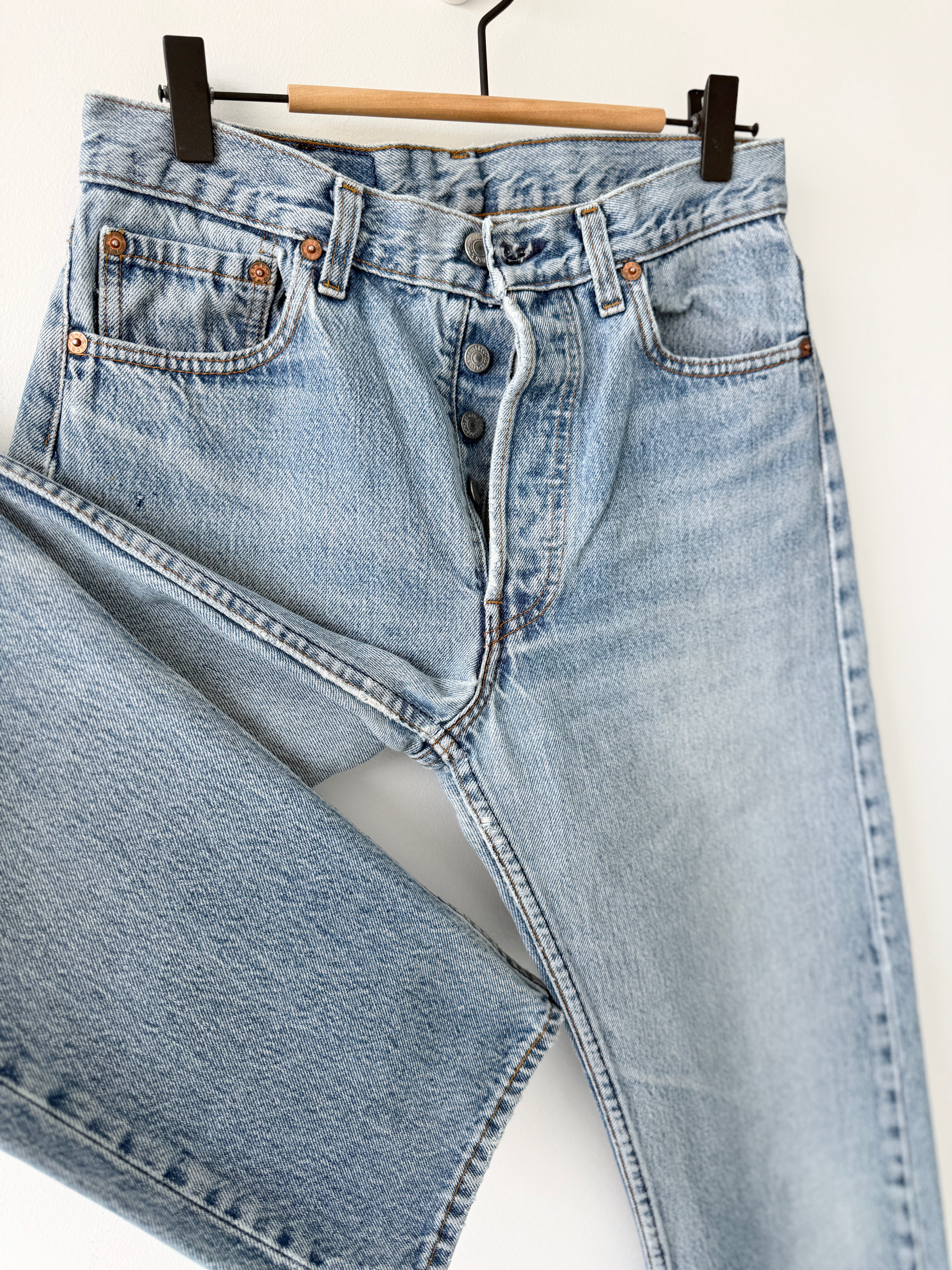 W28 L30 vintage Levis 501 27/28” measured medium light faded blue denim 80/90s Levi’s 501s