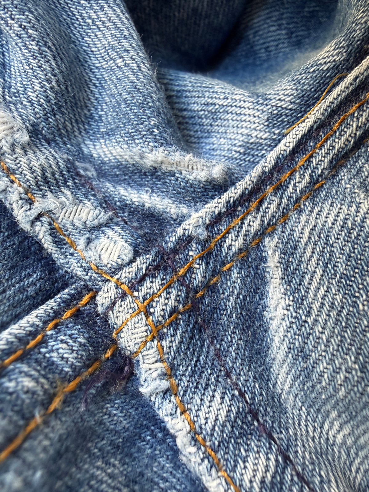 W32 L31 vintage Levis 501 dark blue faded  31/32” measured waist 501s USA