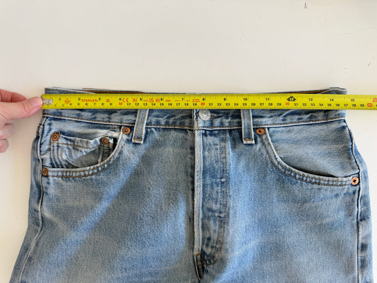 W29 L31 vintage Levis 501 28/29” measured fade light denim USA 501s Y2K