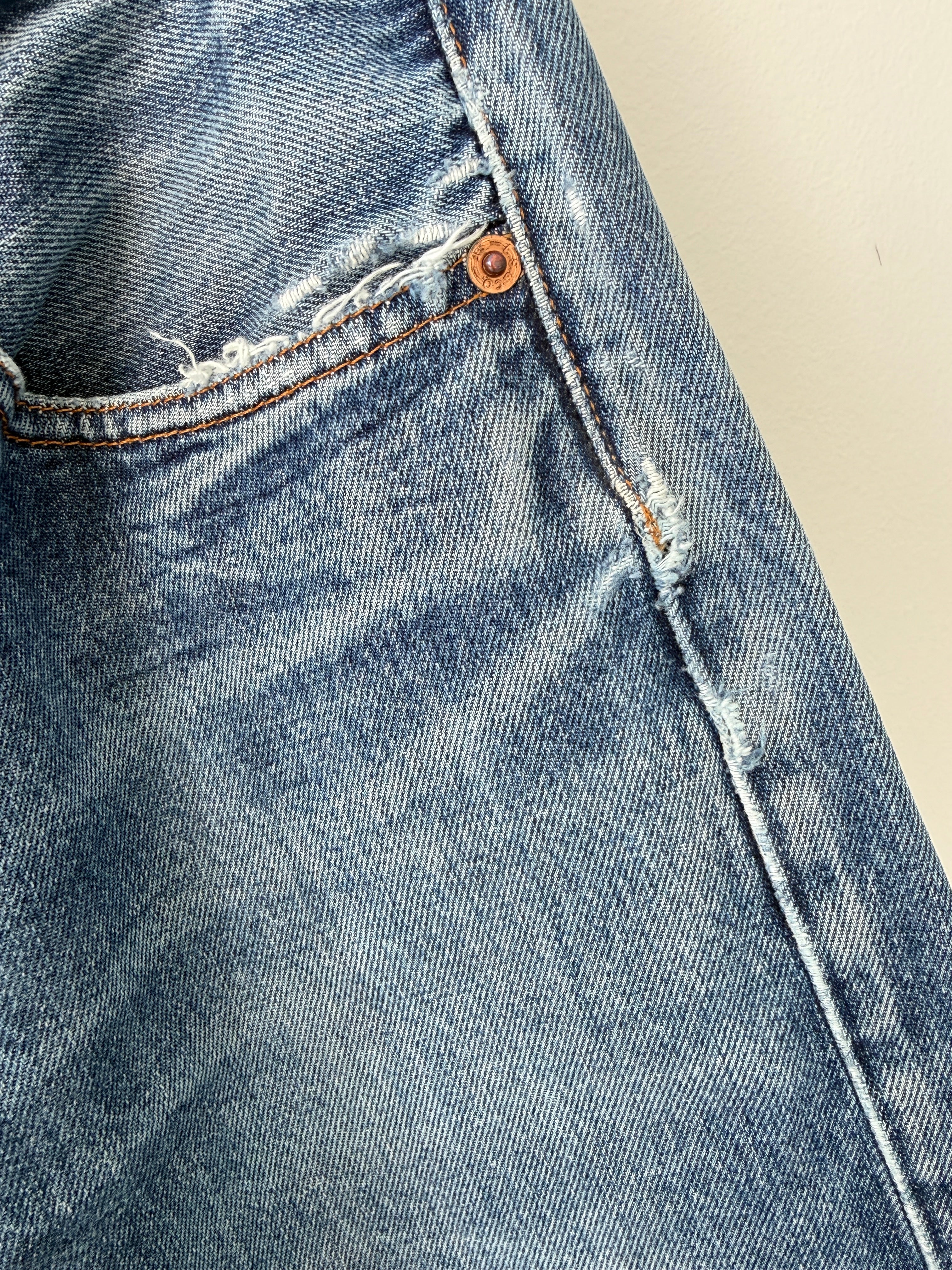 Soft W29 L28 vintage Levis 501 28/29” measured indigo dark blue faded denim Y2K Levi’s 501s