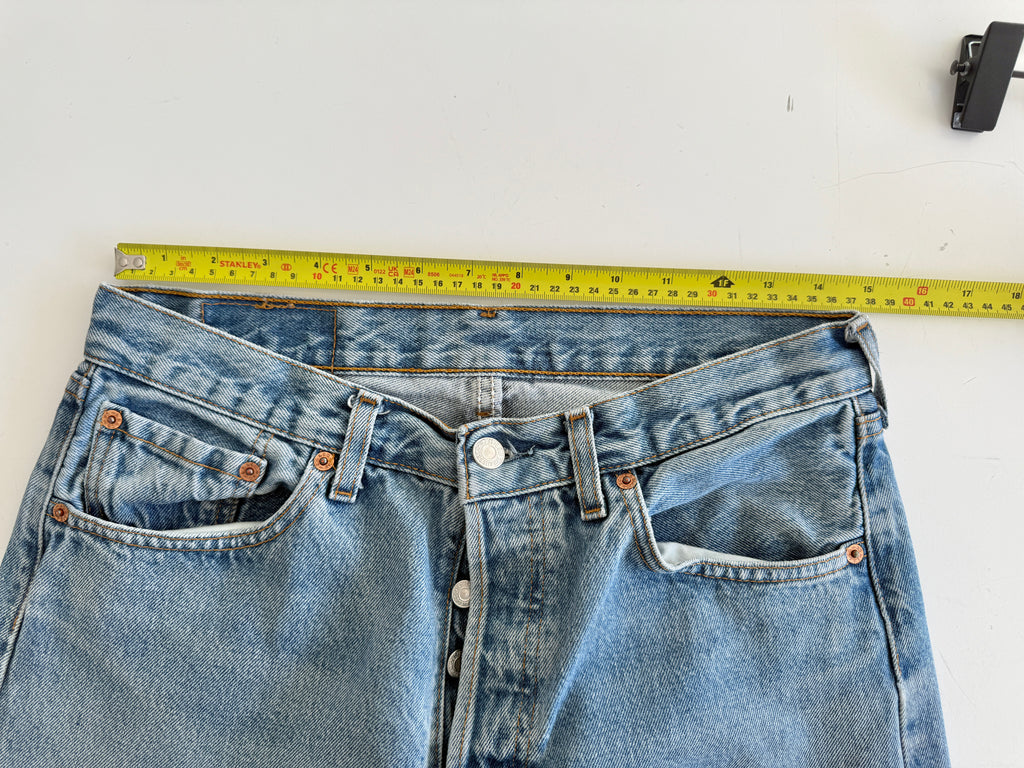 W29 L30 vintage Levis 501 29” measured medium faded blue Y2K Levi’s 501s