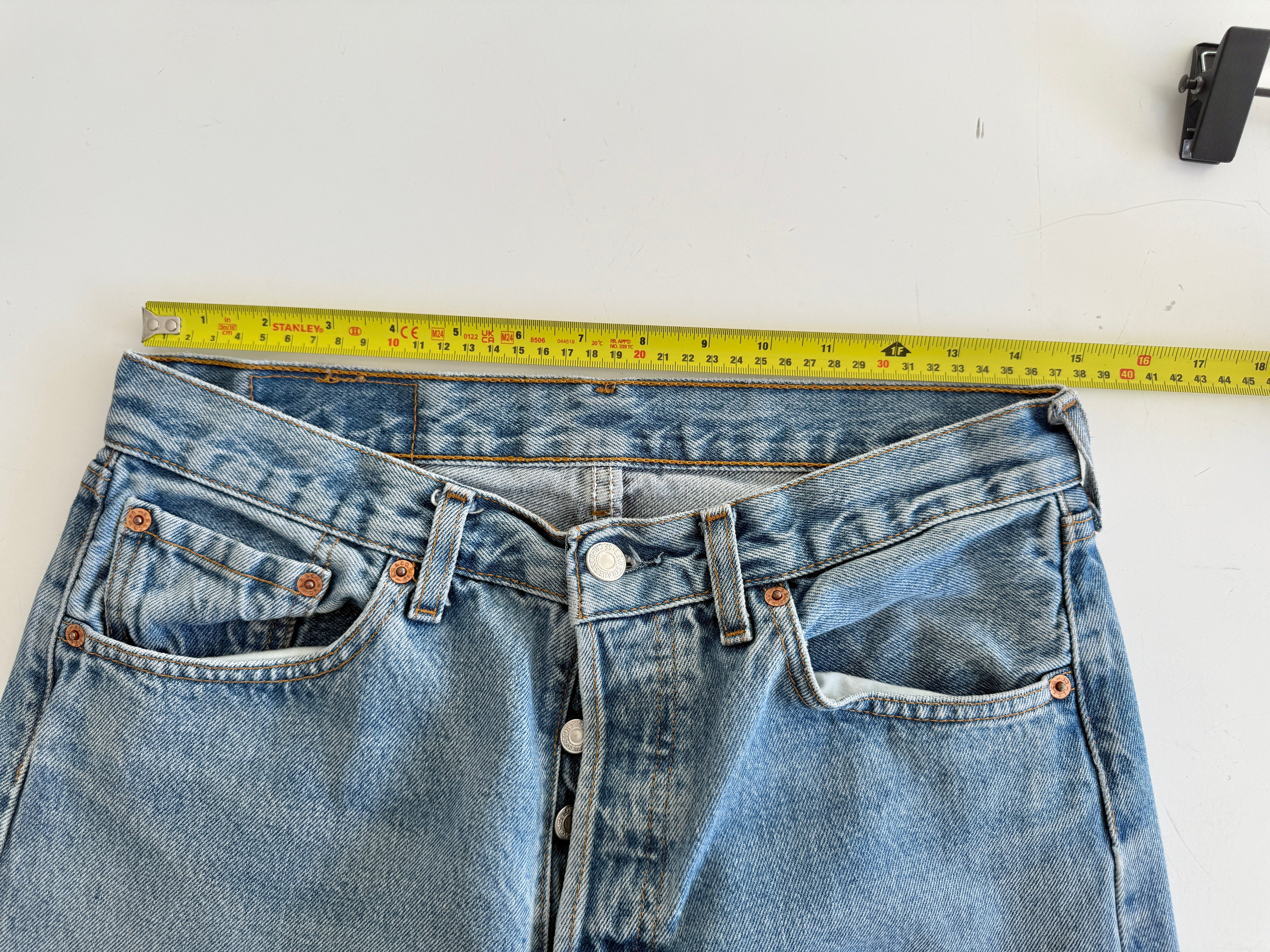 W29 L30 vintage Levis 501 29” measured medium faded blue Y2K Levi’s 501s