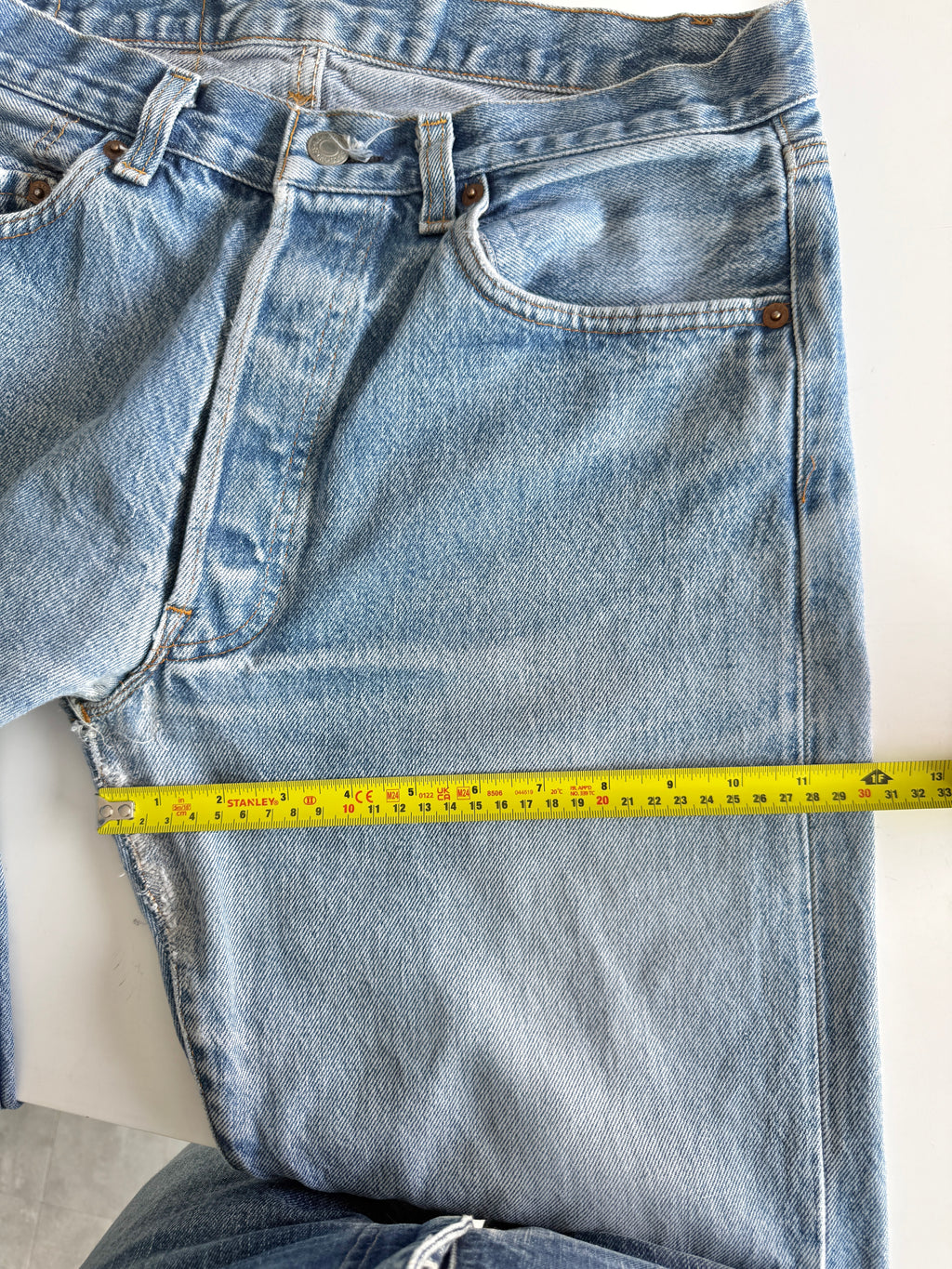 W31 L29 vintage Levis 501 medium blue 30/31” measured waist 501s 80s USA