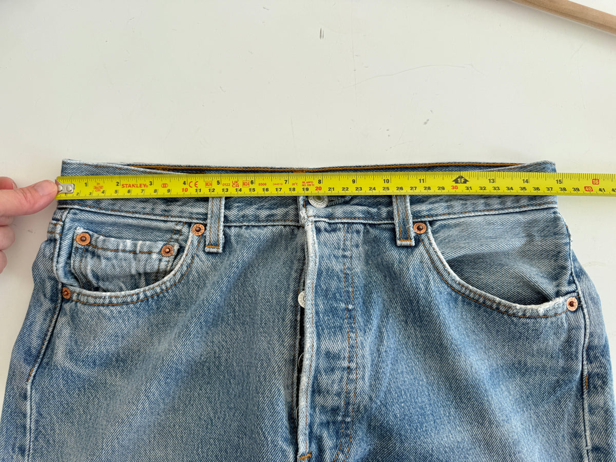 W29 L29 vintage Levis 501 28/29” measured medium blue Y2K 501s