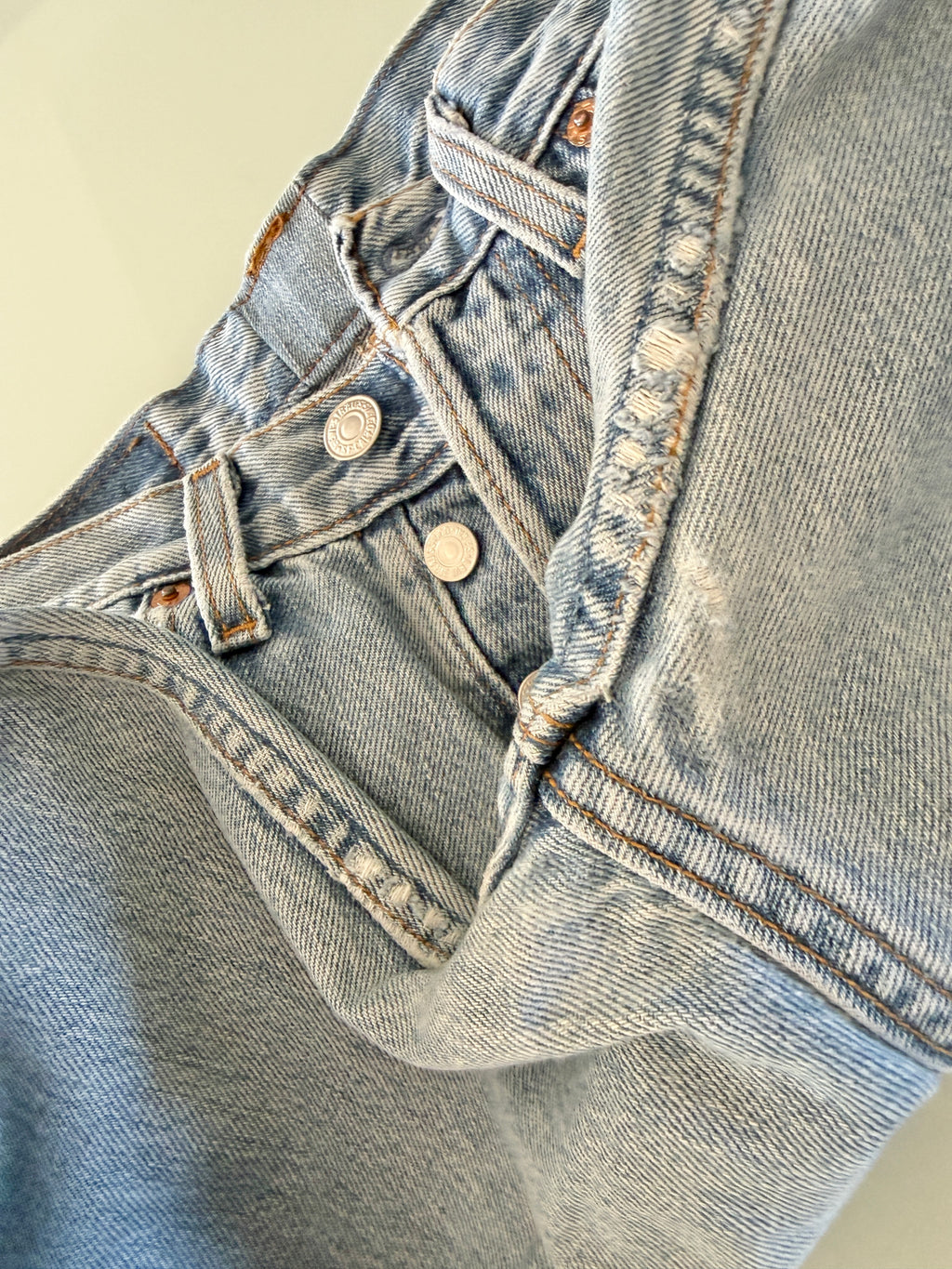 W25 L31 vintage Levis 501 25” measured light medium blue 90s Levi’s 501s USA re done