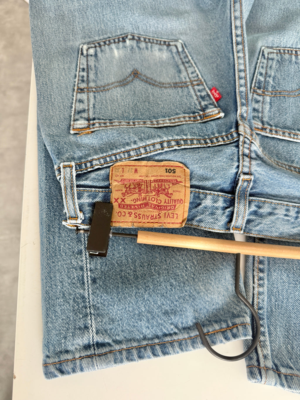 W25 L30 vintage Levis 501 24-25” medium blue 90s Levi’s 501s