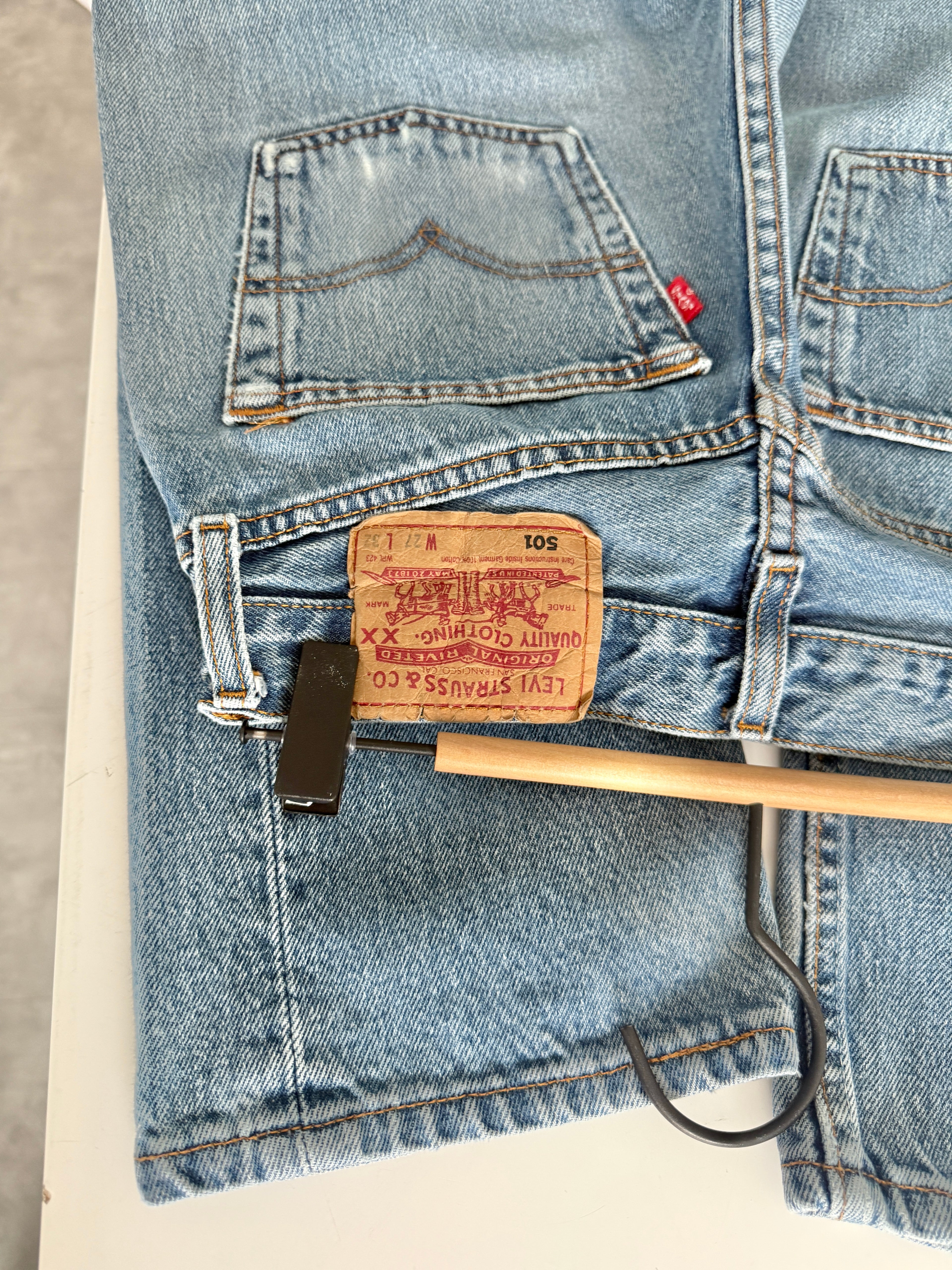 W25 L30 vintage Levis 501 24-25” medium blue 90s Levi’s 501s