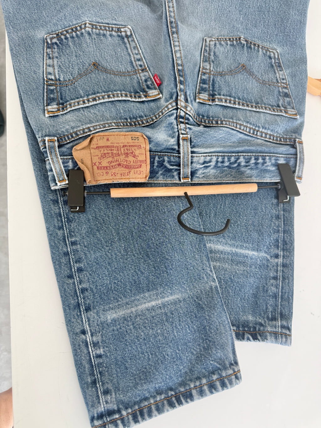 W26 L31 vintage Levis 501s 25/26” measured medium dark fade blue distressed 501s Y2K