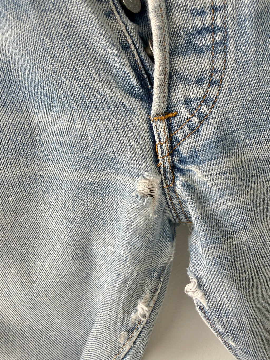 Selvedge W28 L30 vintage Levis 501s 26/28” measured whisker light blue fade 70s selvedge 501s USA