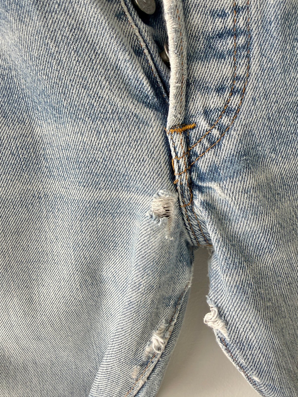 Selvedge W28 L30 vintage Levis 501s 26/28” measured whisker light blue fade 70s selvedge 501s USA
