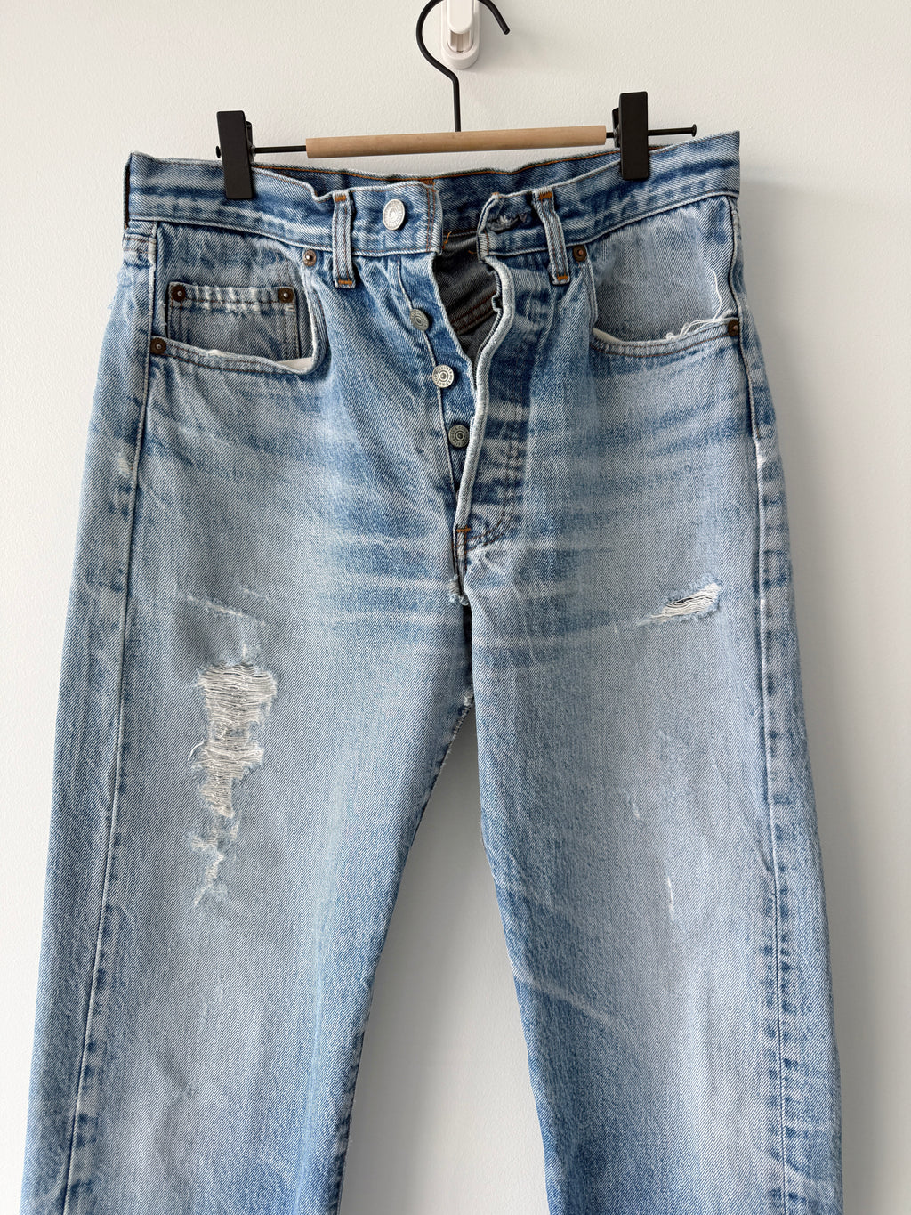W30 L30 vintage Levis 501 29-30” measured distressed light blue denim 80s 501s