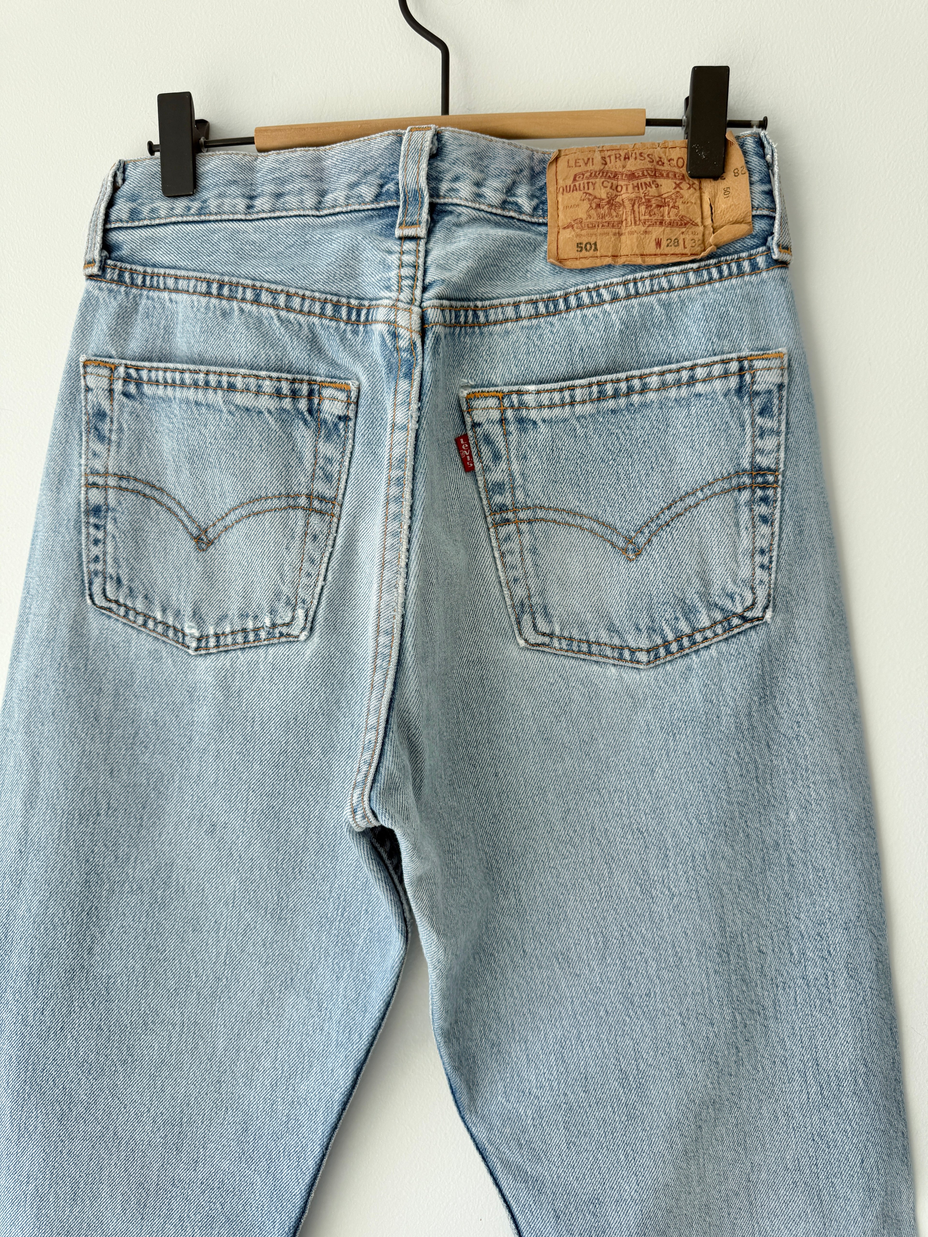 Soft W27 L31 vintage Levis 501 26/27” measured waist light blue 501s made in 90s USA