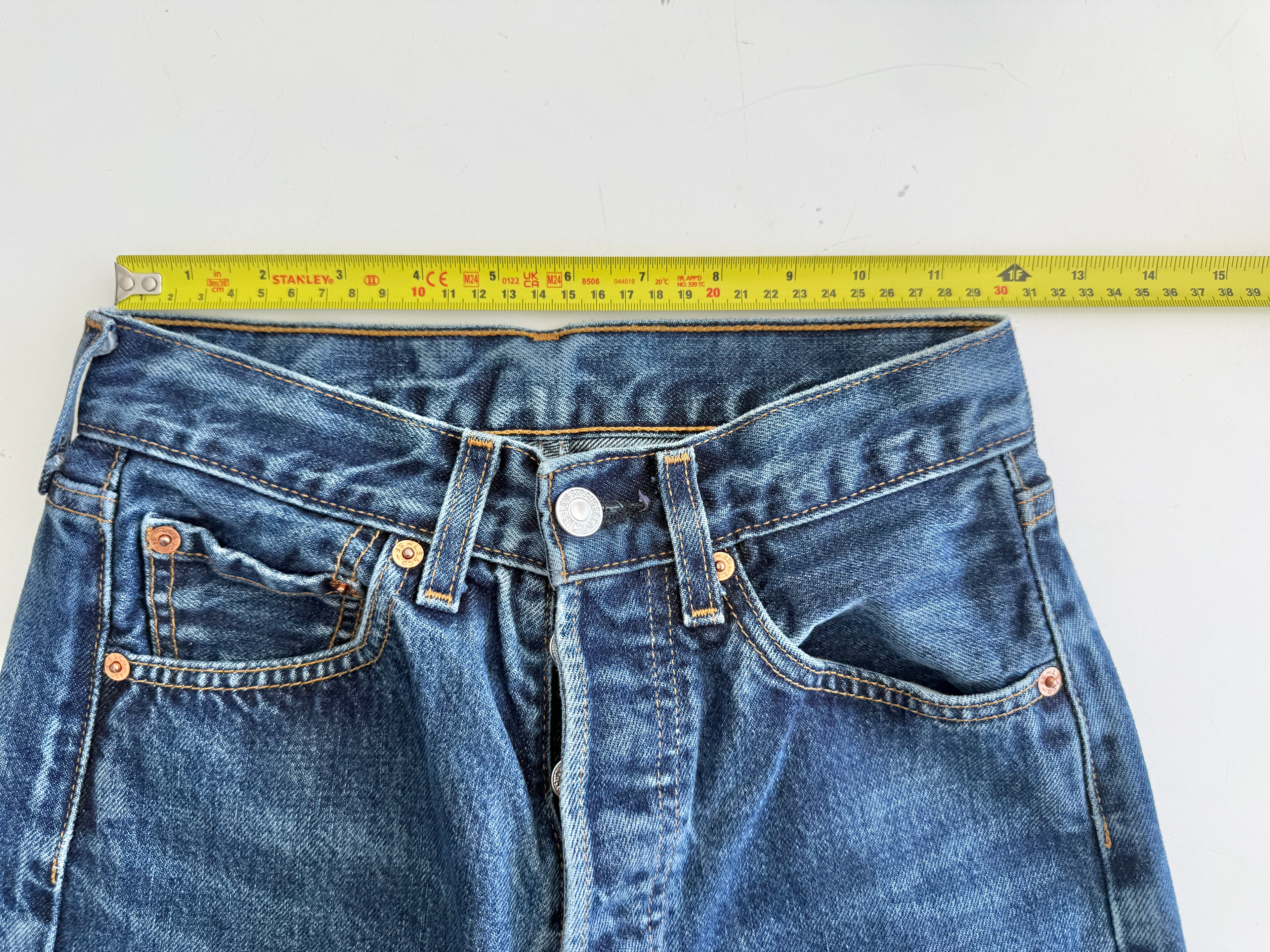 W24 L29 vintage Levis 501 23/24” measured waist dark indigo faded blue 501s