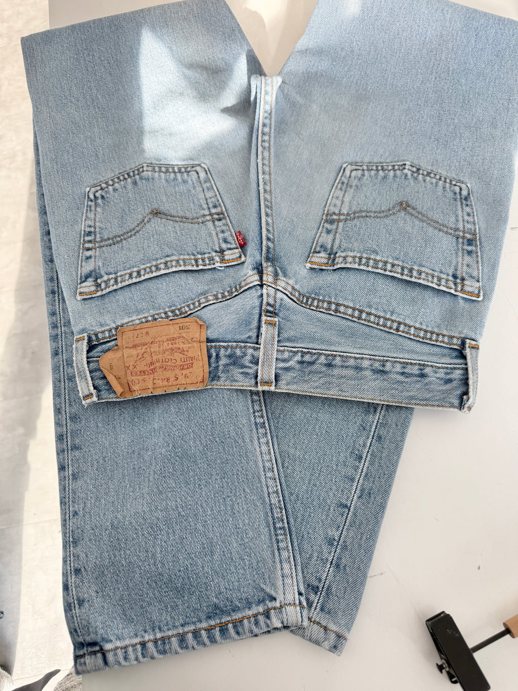W25 L33 vintage Levis 501s 24/25” medium blue denim Levi’s 501s 90s USA