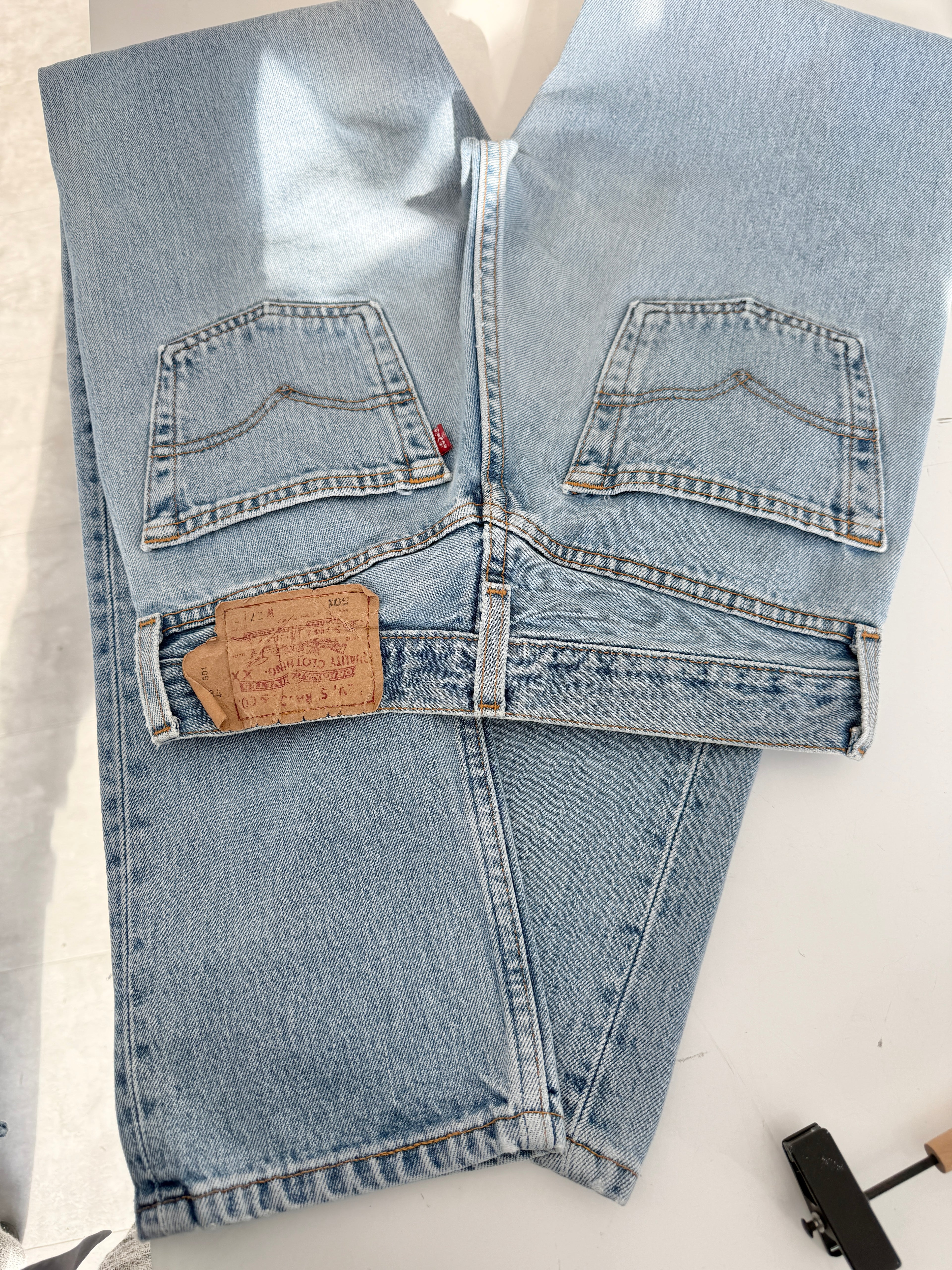 W25 L33 vintage Levis 501s 24/25” medium blue denim Levi’s 501s 90s USA