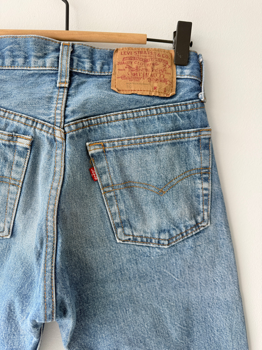 W25 L29 vintage Levis 501 25” measured waist dark blue faded 80s 501s  USA