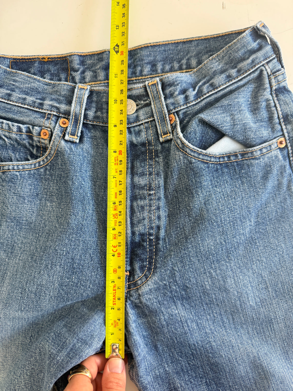 W24 L31 vintage Levis 501 23/24” measured waist dark faded blue 90s 501s
