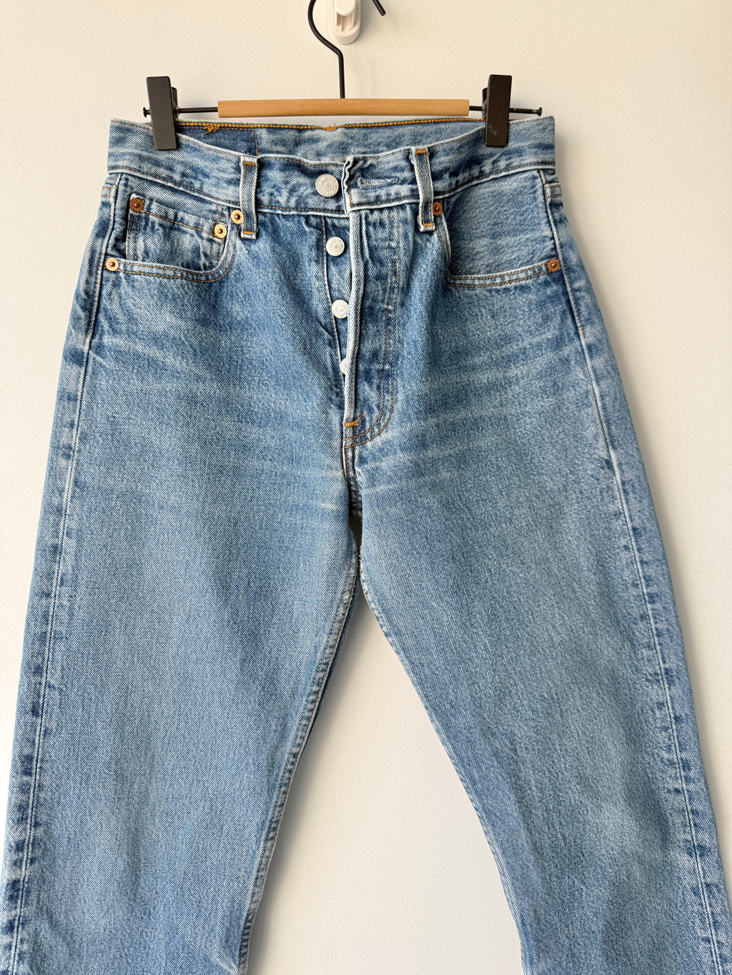 W26 L30 vintage Levis 501 25-26” medium blue 90s Levi’s 501s