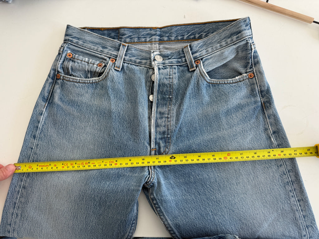 W29 L29 vintage Levis 501 28/29” measured medium blue Y2K 501s