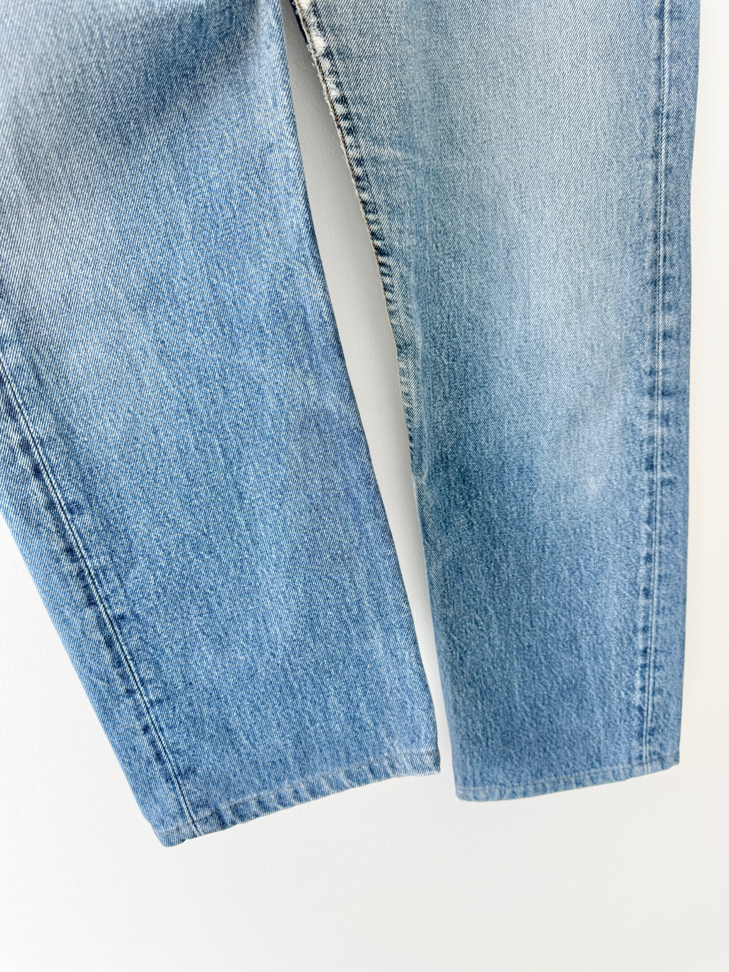 W29 L27 vintage Levis 501s 28/29” medium blue whiskers fade denim Levi’s 501s 90s USA
