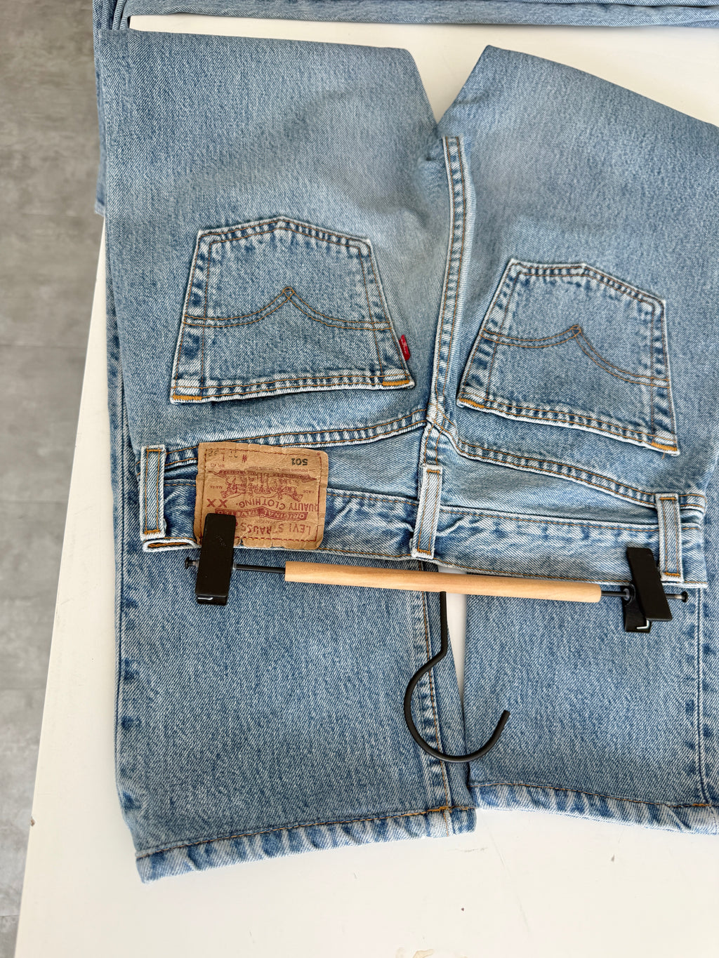 W26 L30 vintage Levis 501 25/26” measured waist medium blue 501s made in 90s