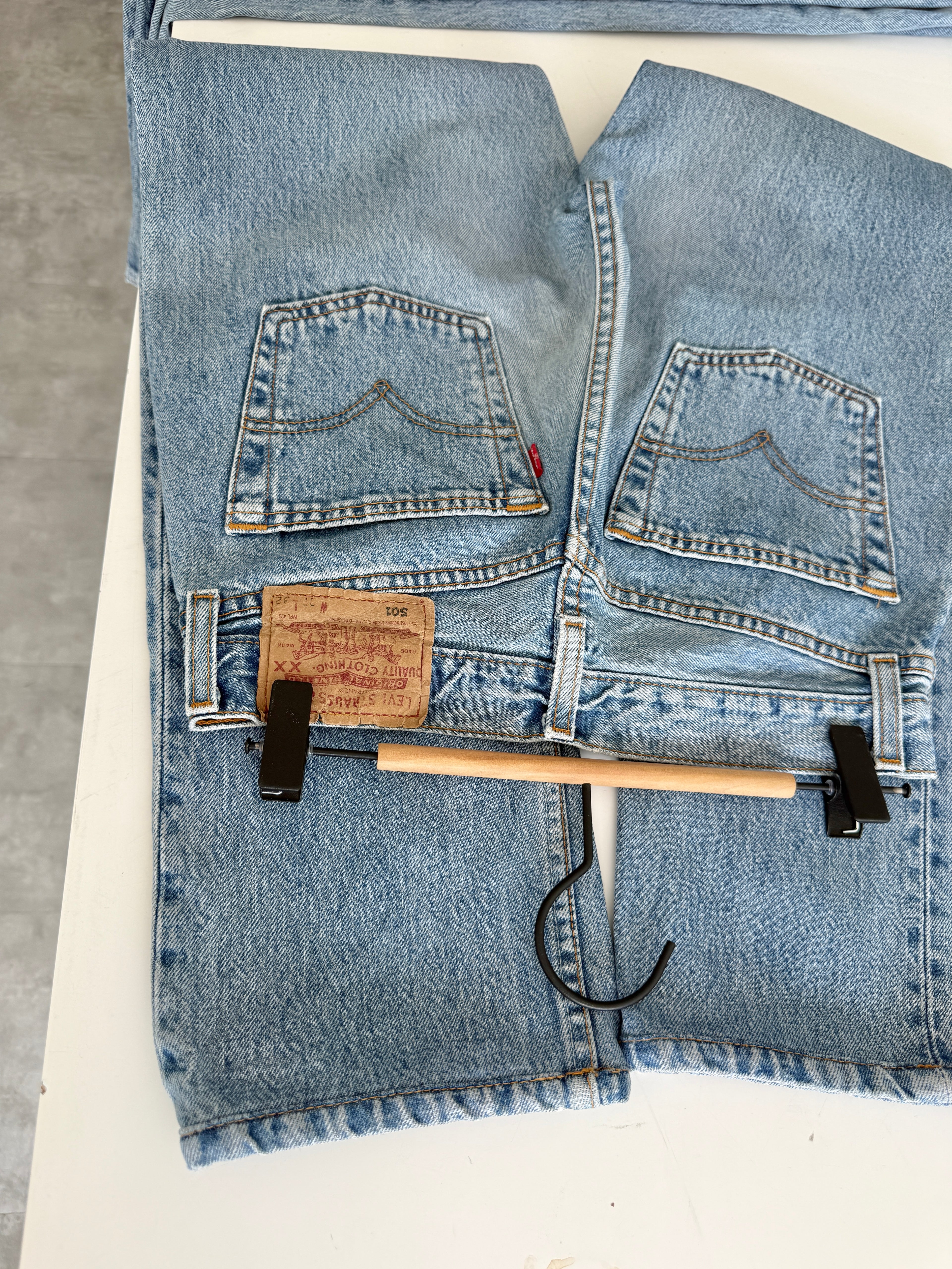 W26 L30 vintage Levis 501 25/26” measured waist medium blue 501s made in 90s