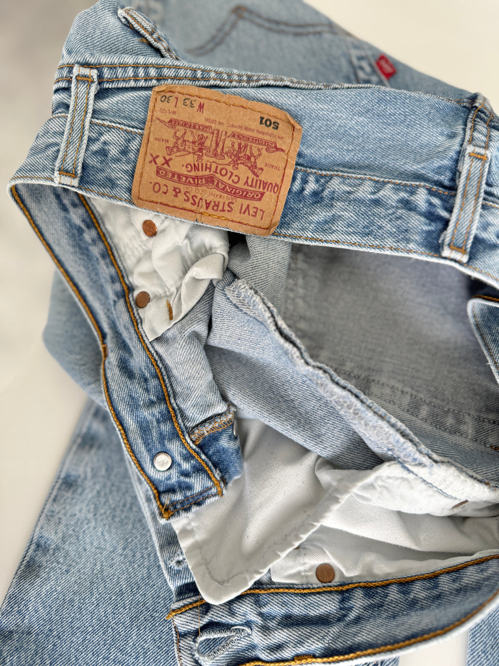 W31 L29 vintage Levis 501 31” measured unique faded blue denim 90s Levi’s 501s