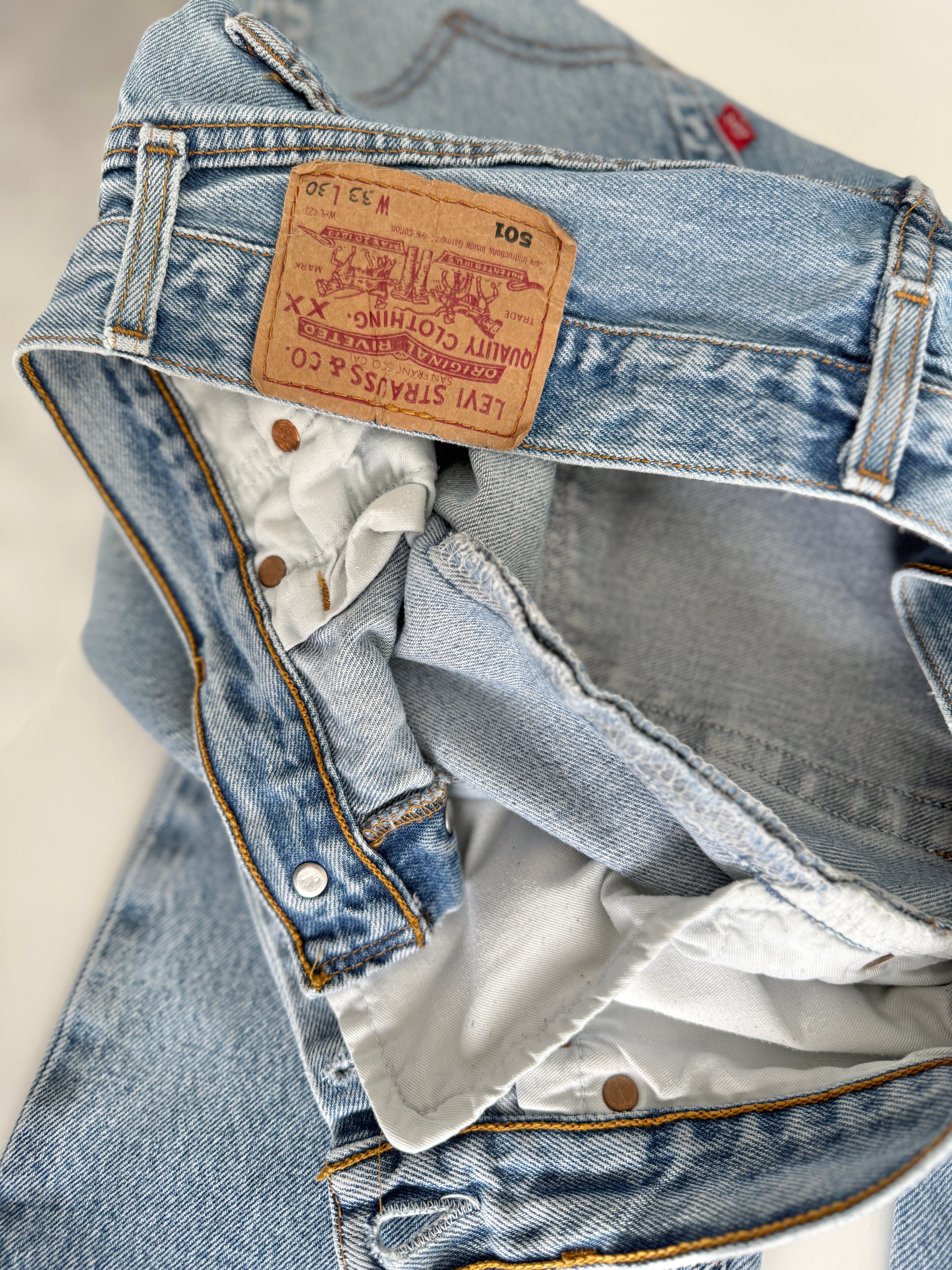 W31 L29 vintage Levis 501 31” measured unique faded blue denim 90s Levi’s 501s