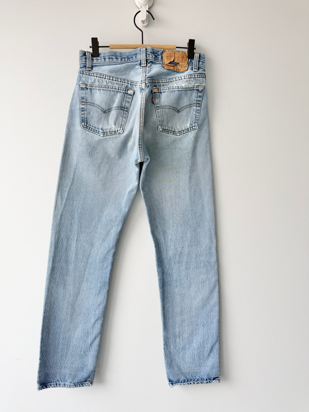 W28 L32 vintage Levis 501 27/28” measured medium light blue faded 80s USA Levi’s 501s golden buttons