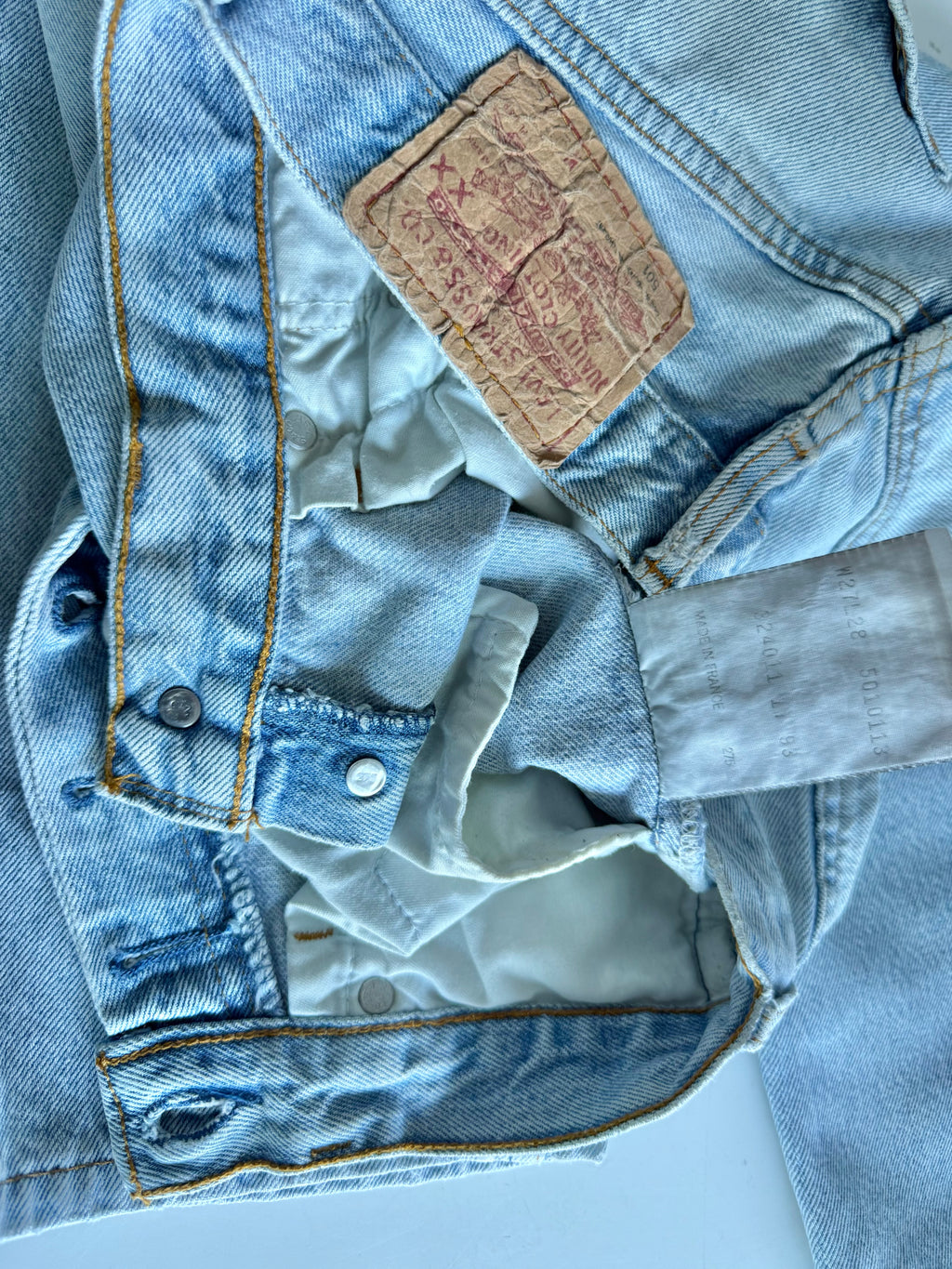 W25 L27 vintage Levis 501 light blue faded 24/25” measured waist 90s levis 501s