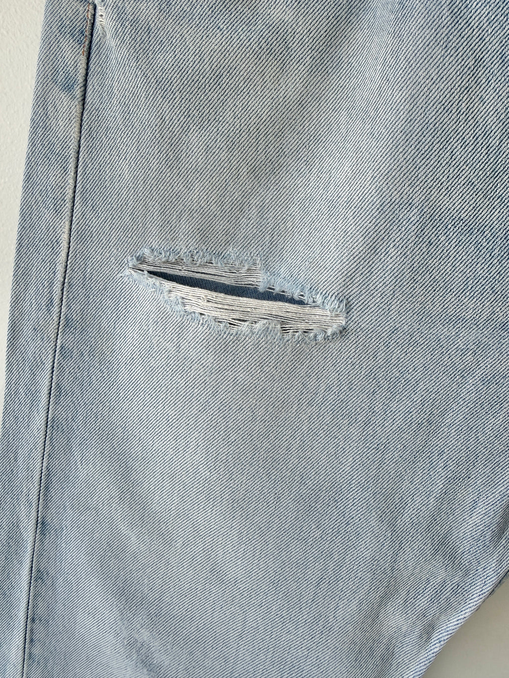 W30 L31 vintage Levis 501 29/30” light blue Levi’s 501s destroyed but beautiful denim