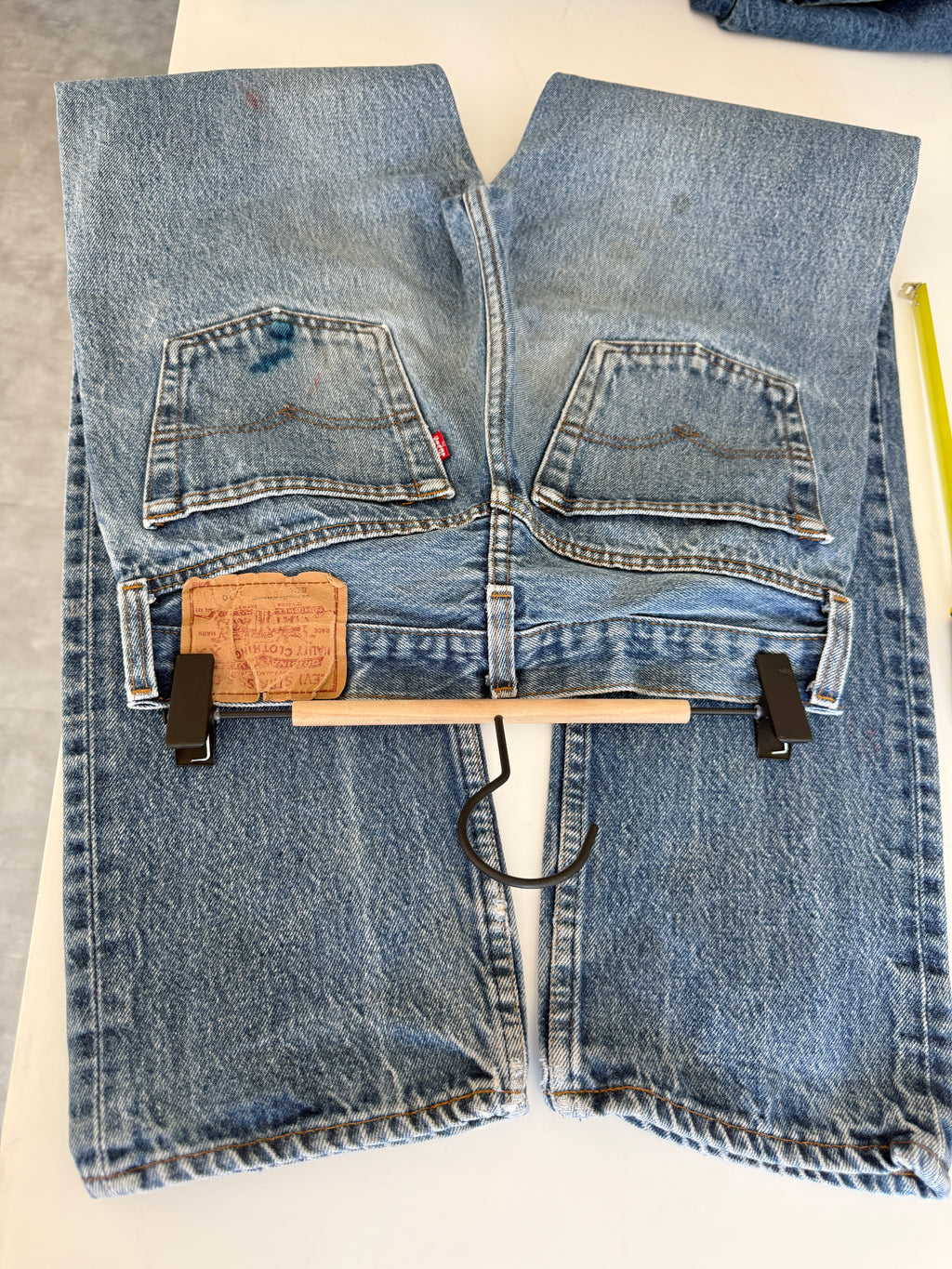 W27 L32 vintage Levis 501s 26/27” measured light blue faded 80s USA 501s