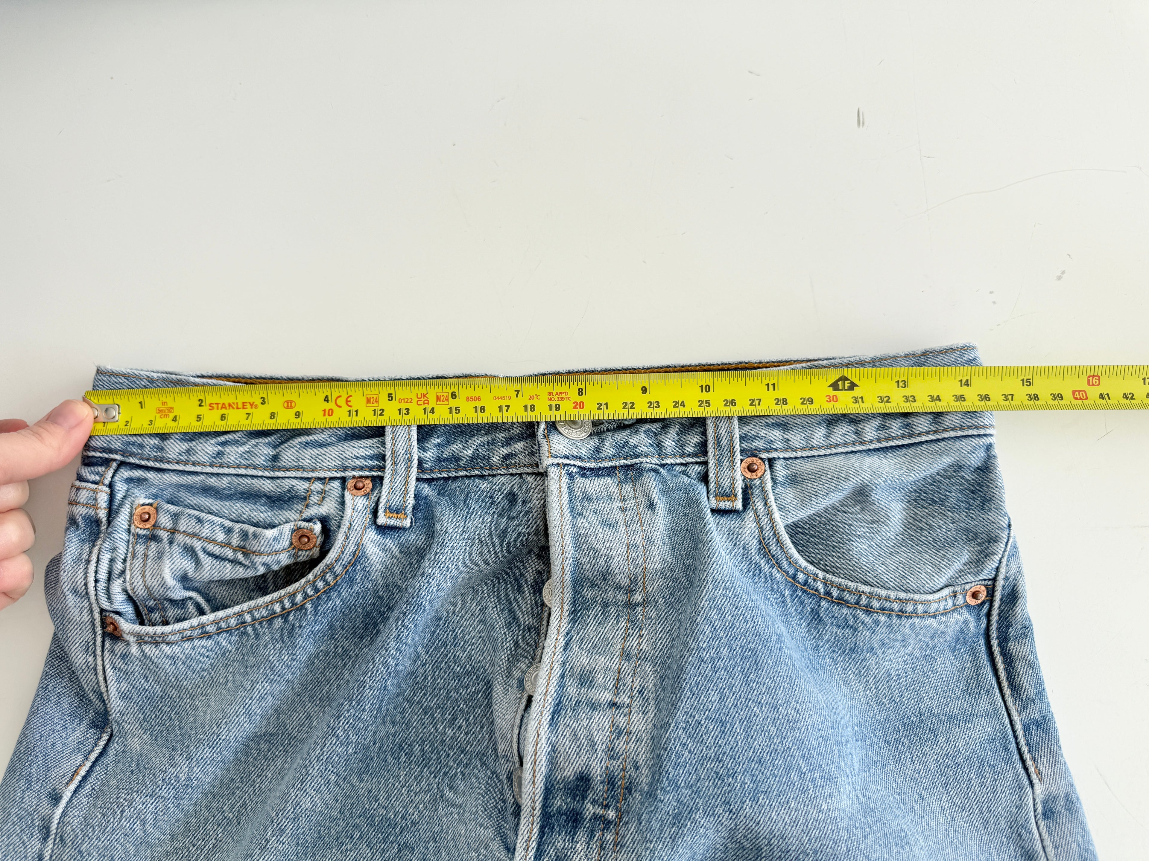 W28 L30 vintage Levis 501s 27/28” medium blue denim Levi’s 501s Y2K