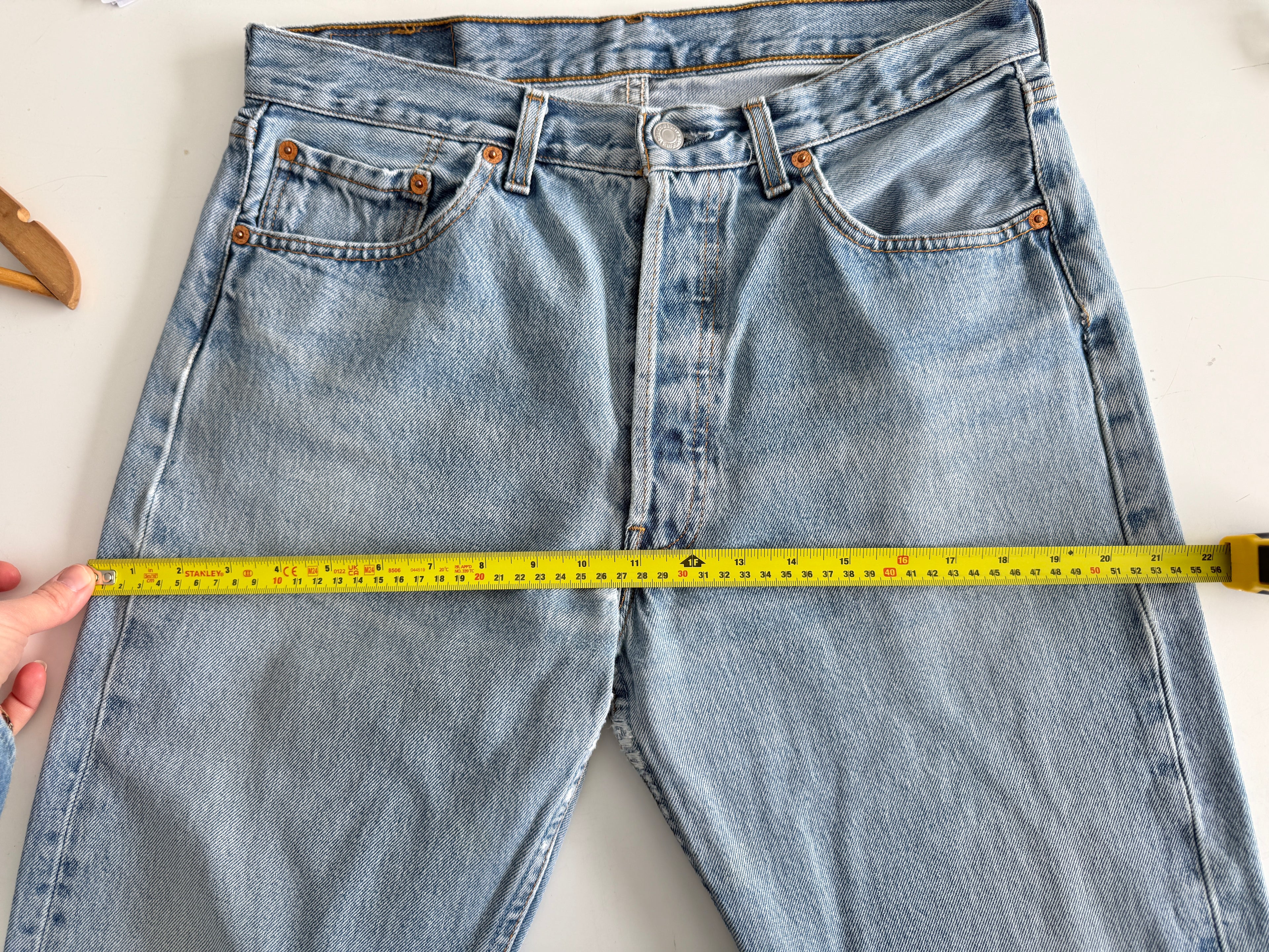 W31 L29 vintage Levis 501 31” measured unique faded blue denim 90s Levi’s 501s