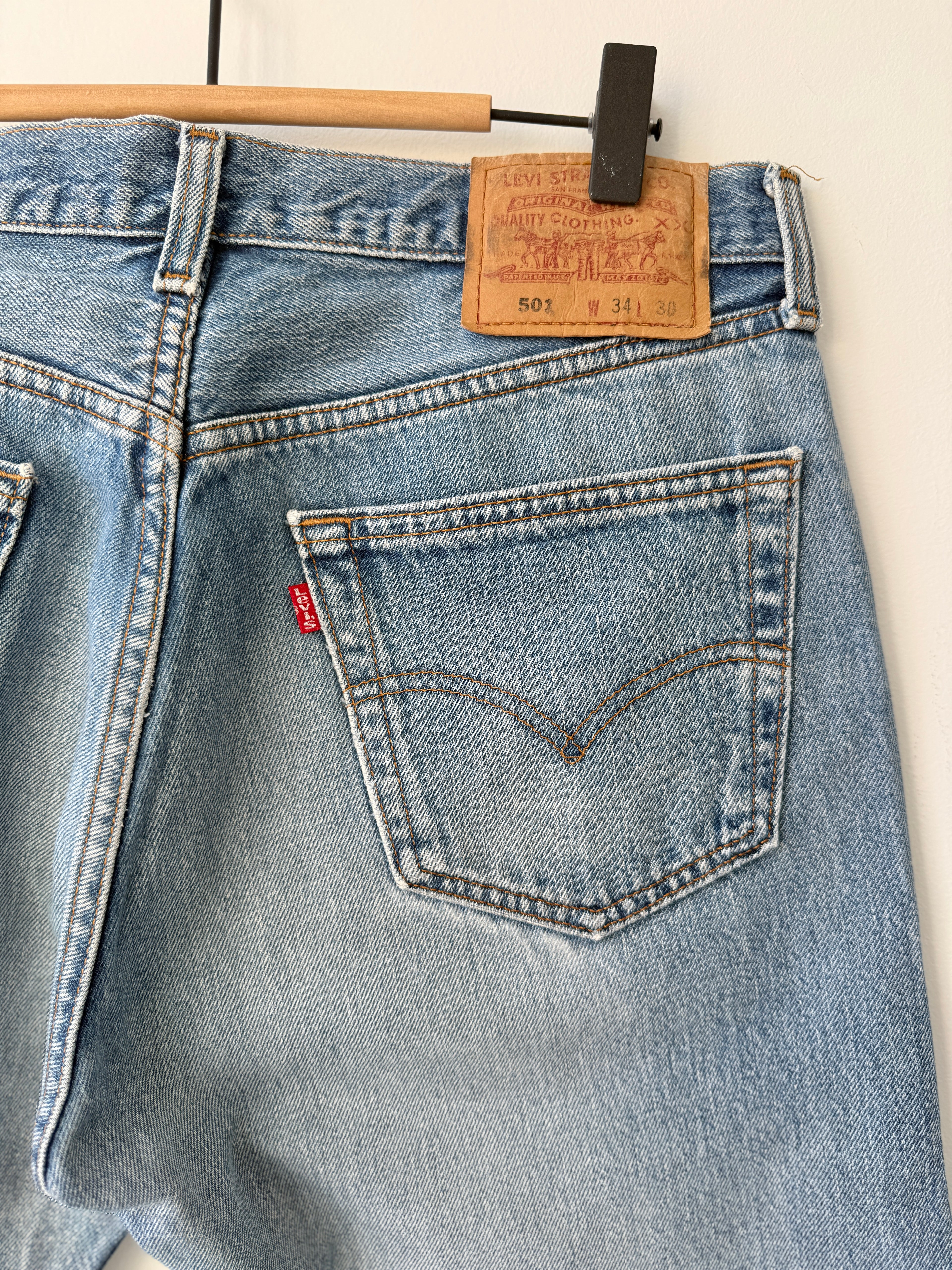 W32 L29 vintage Levis 501 31-32” measured medium faded blue 90s Levi’s 501s