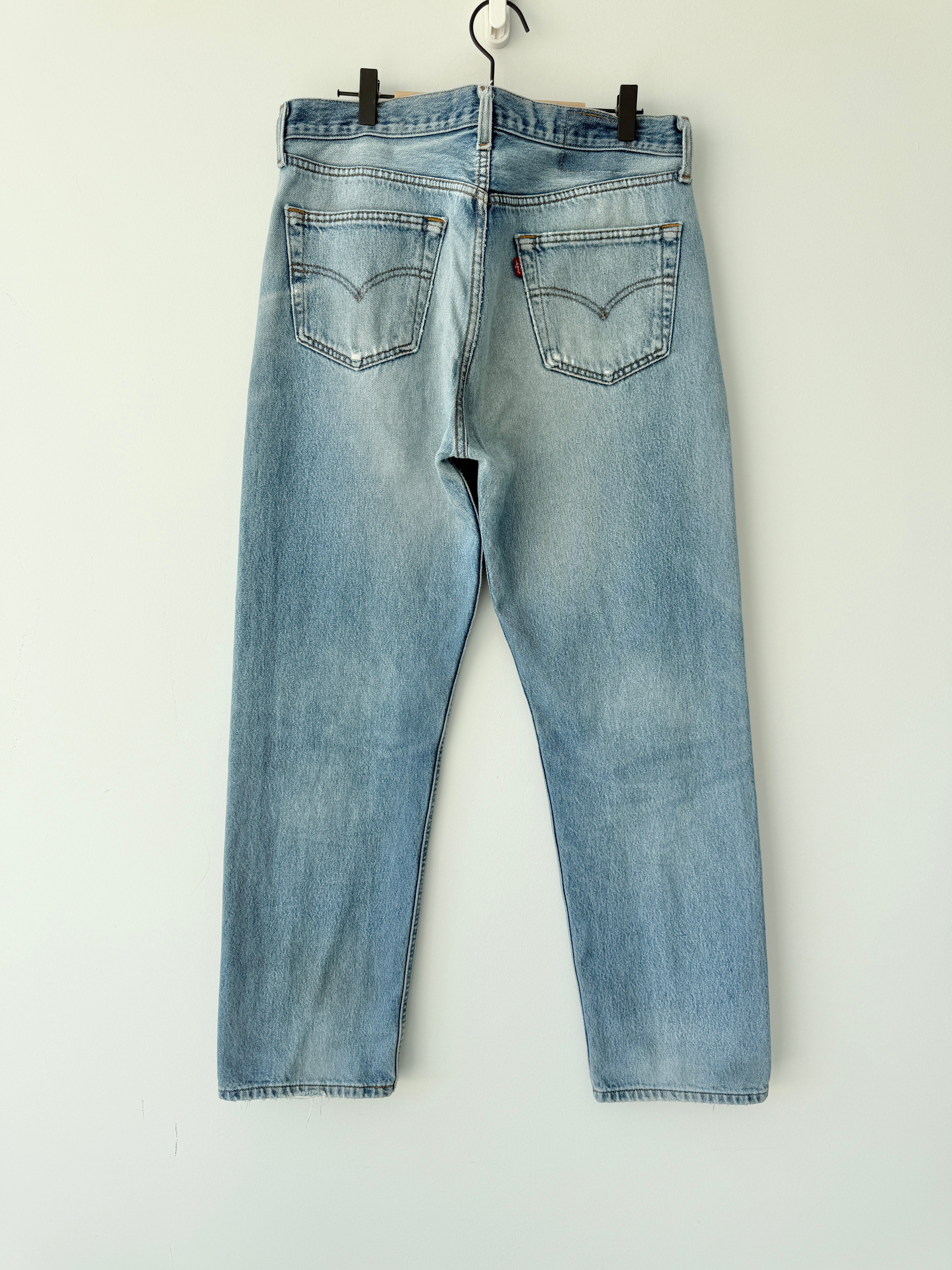 Soft W34 L30 vintage Levis 501 32-34” measured light medium blue faded denim Y2K 501s
