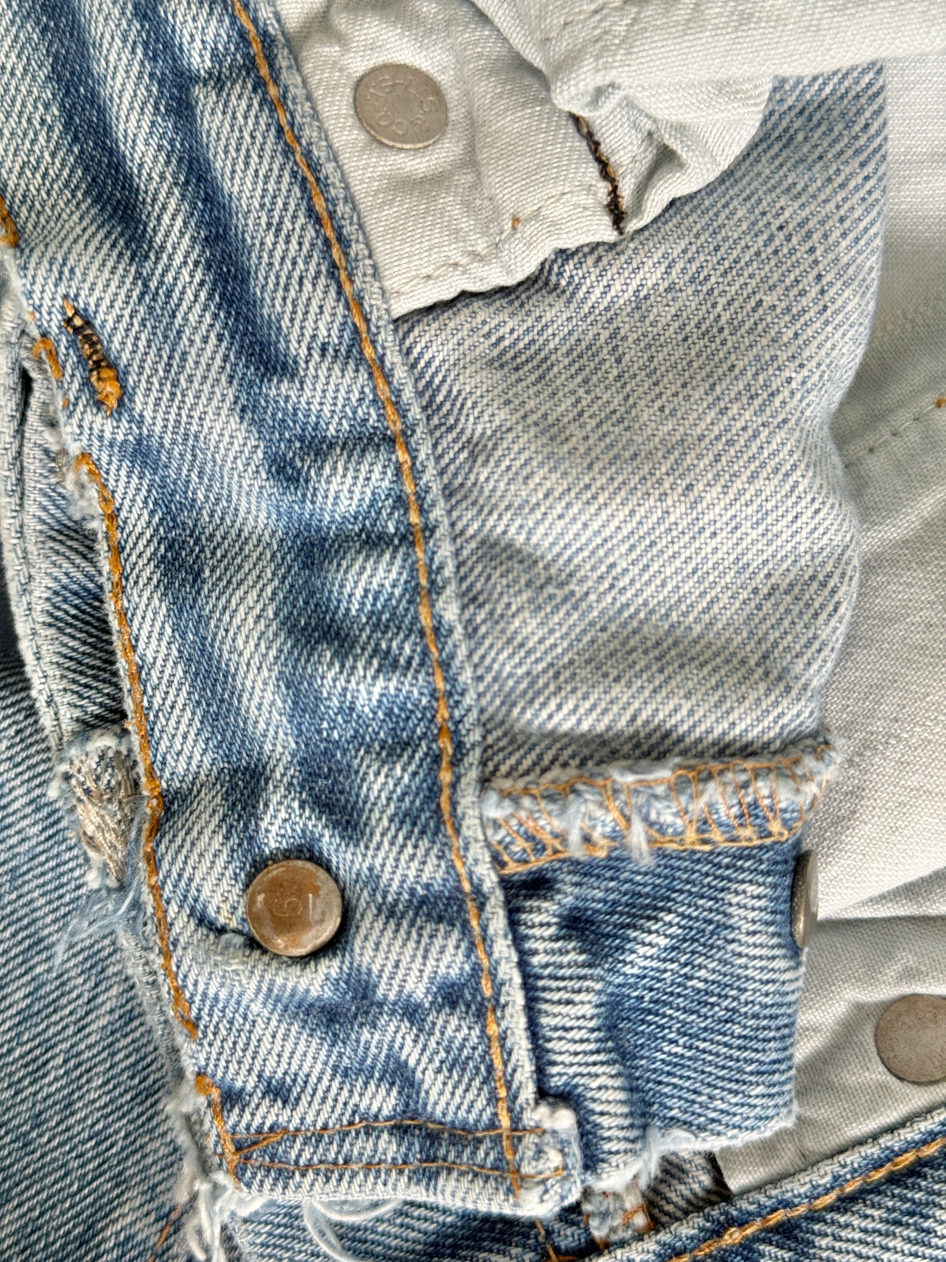W31 L32 vintage Levis 501 30/31” measured light faded blue denim 70’s 501s USA button 6