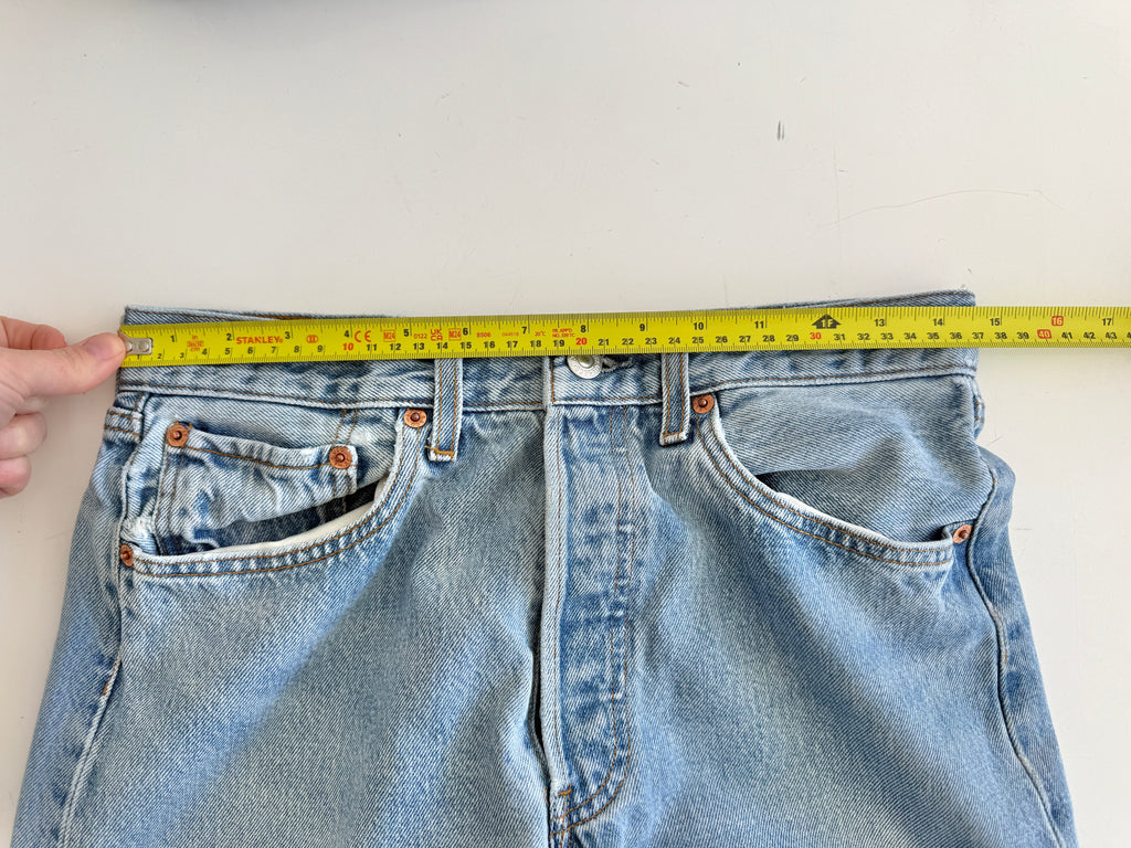 W28 L30 vintage Levis 501 27/28” light blue Levi’s 501s 90s