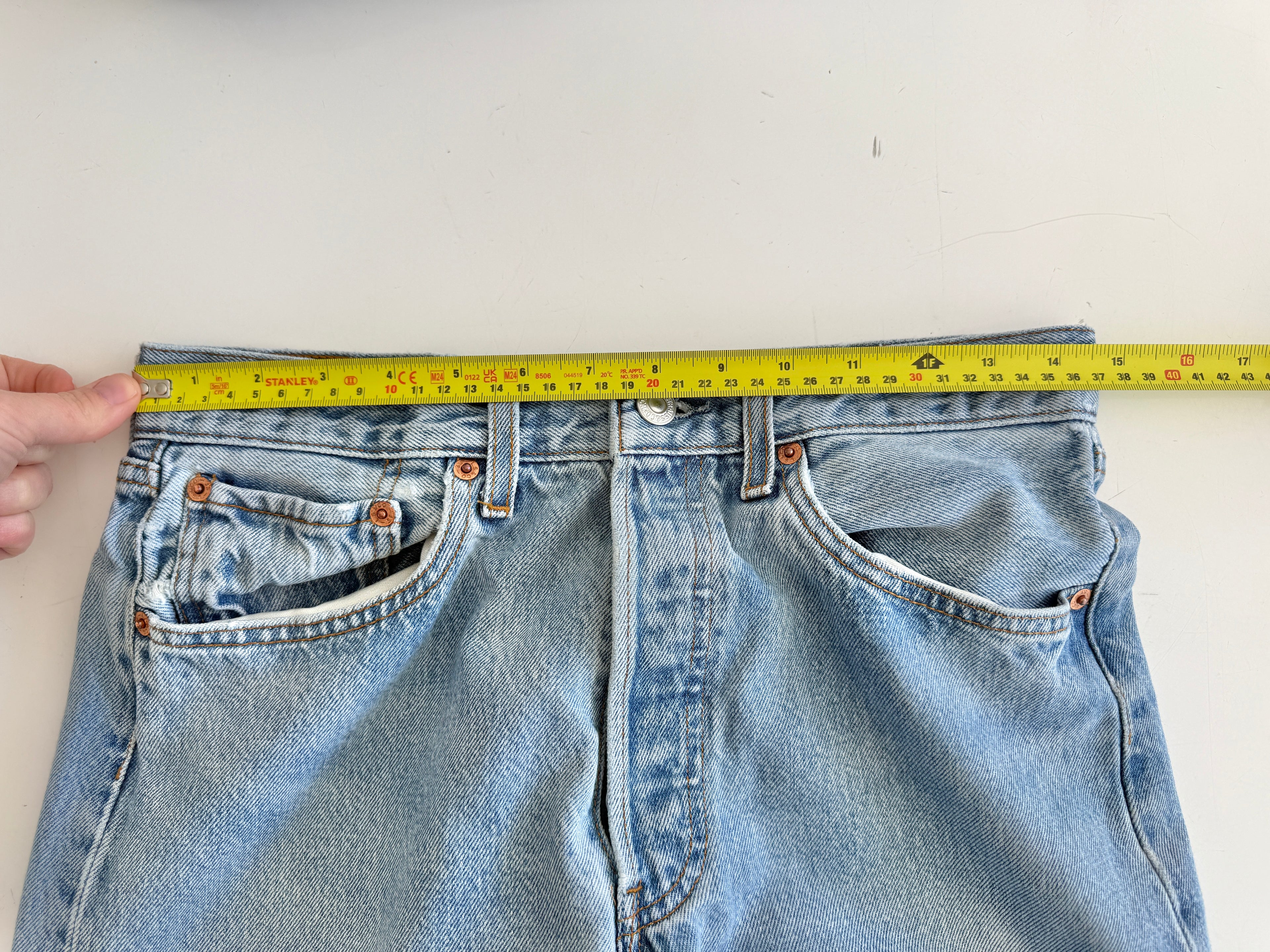 W28 L30 vintage Levis 501 27/28” light blue Levi’s 501s 90s