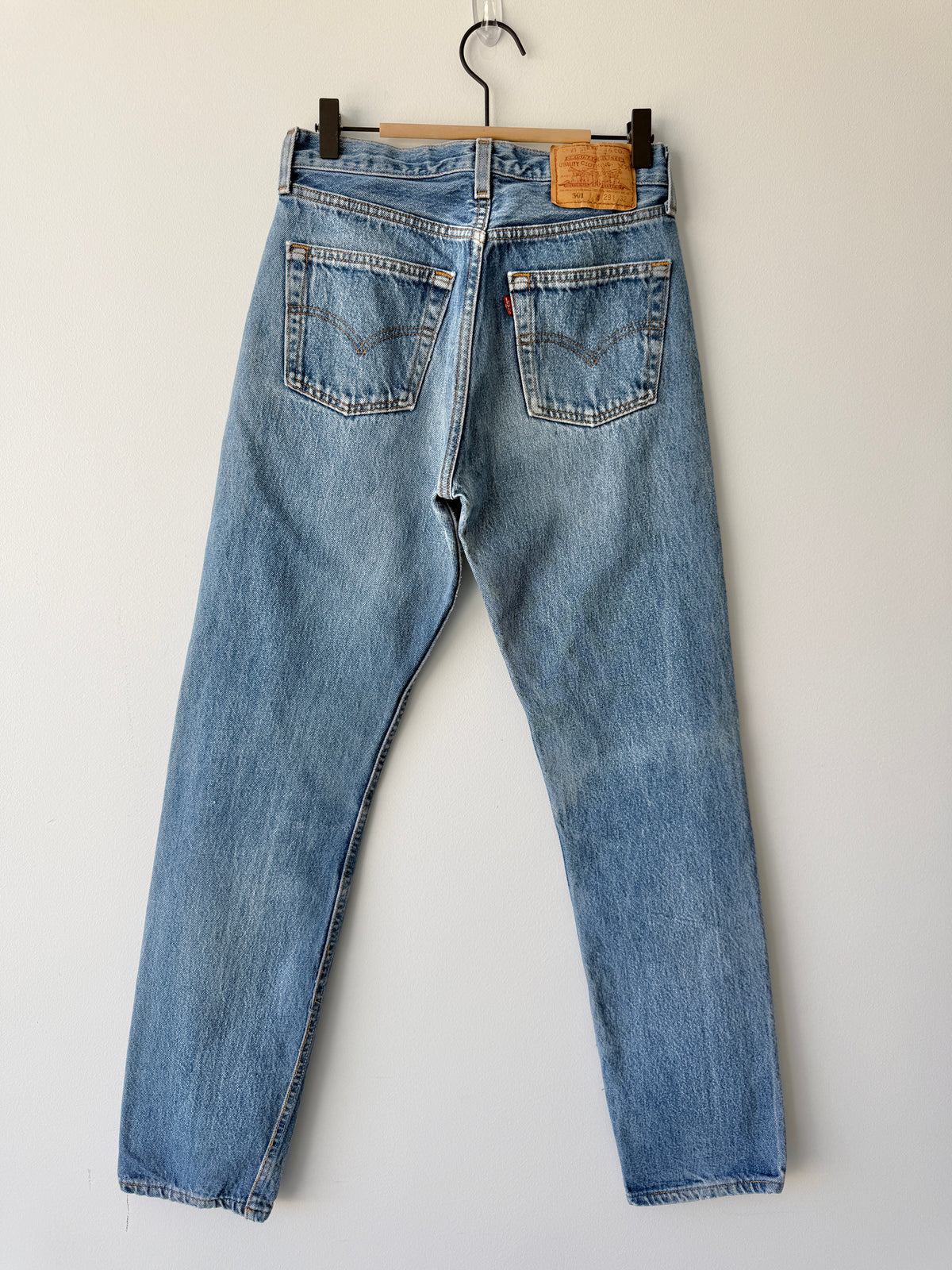 W27 L31 vintage Levis 501s 27” measured dark faded blue 501s 90s USA