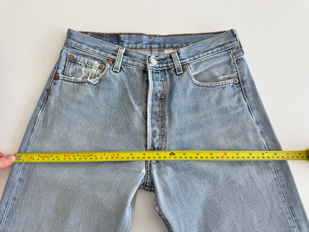 W29 L31 vintage Levis 501 28-29” measured light faded blue denim y2k levi’s 501s