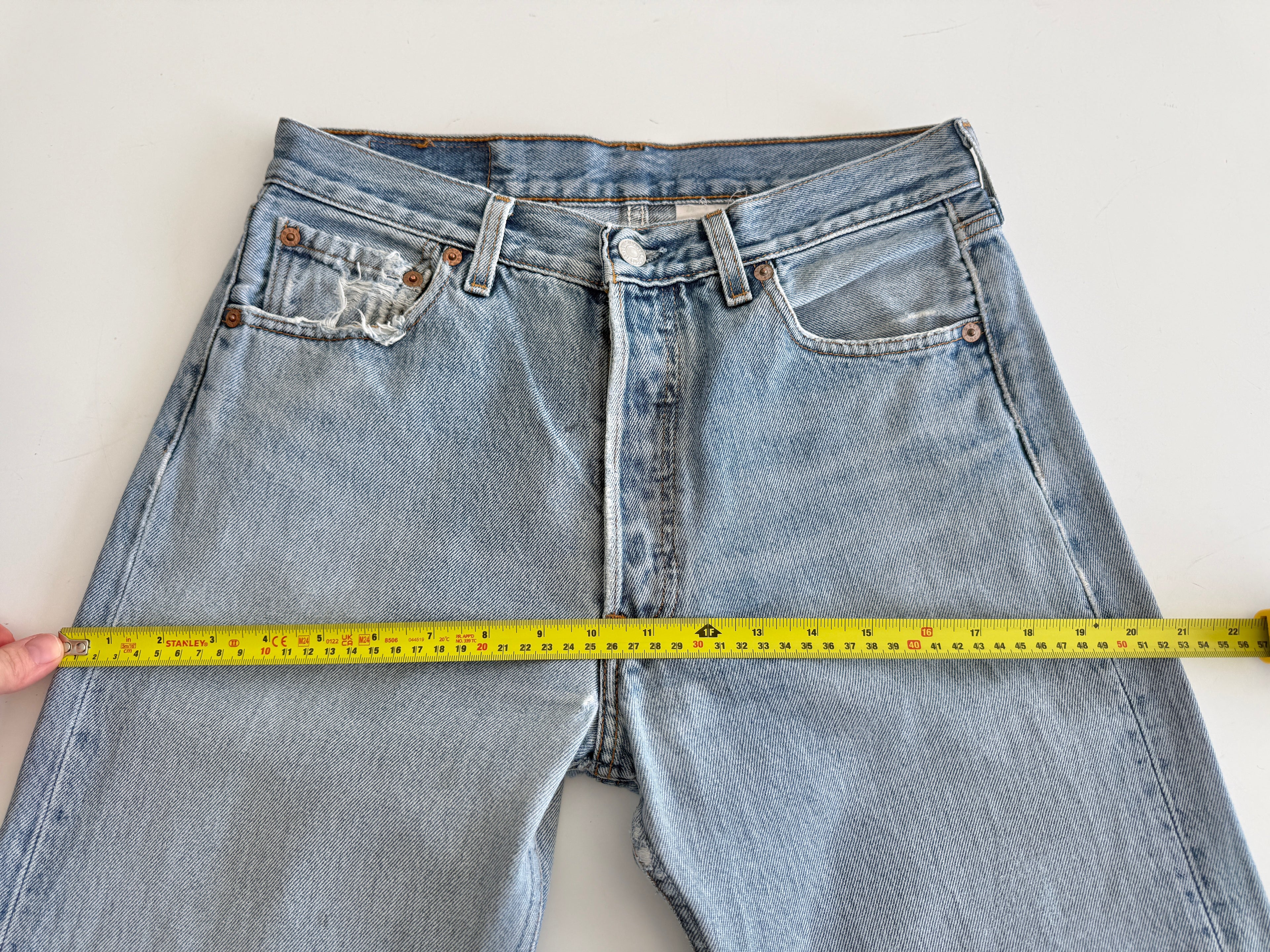 W29 L31 vintage Levis 501 28-29” measured light faded blue denim y2k levi’s 501s