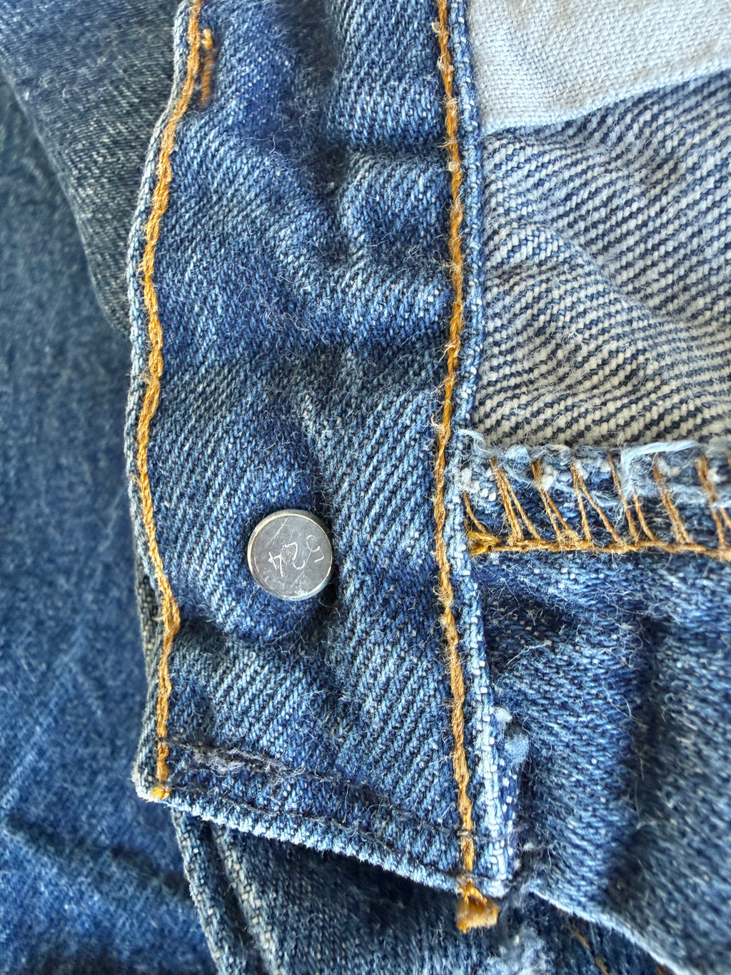 W26 L27 vintage Levis 501 25/26” measured raw blue 80s USA 501s slim hips
