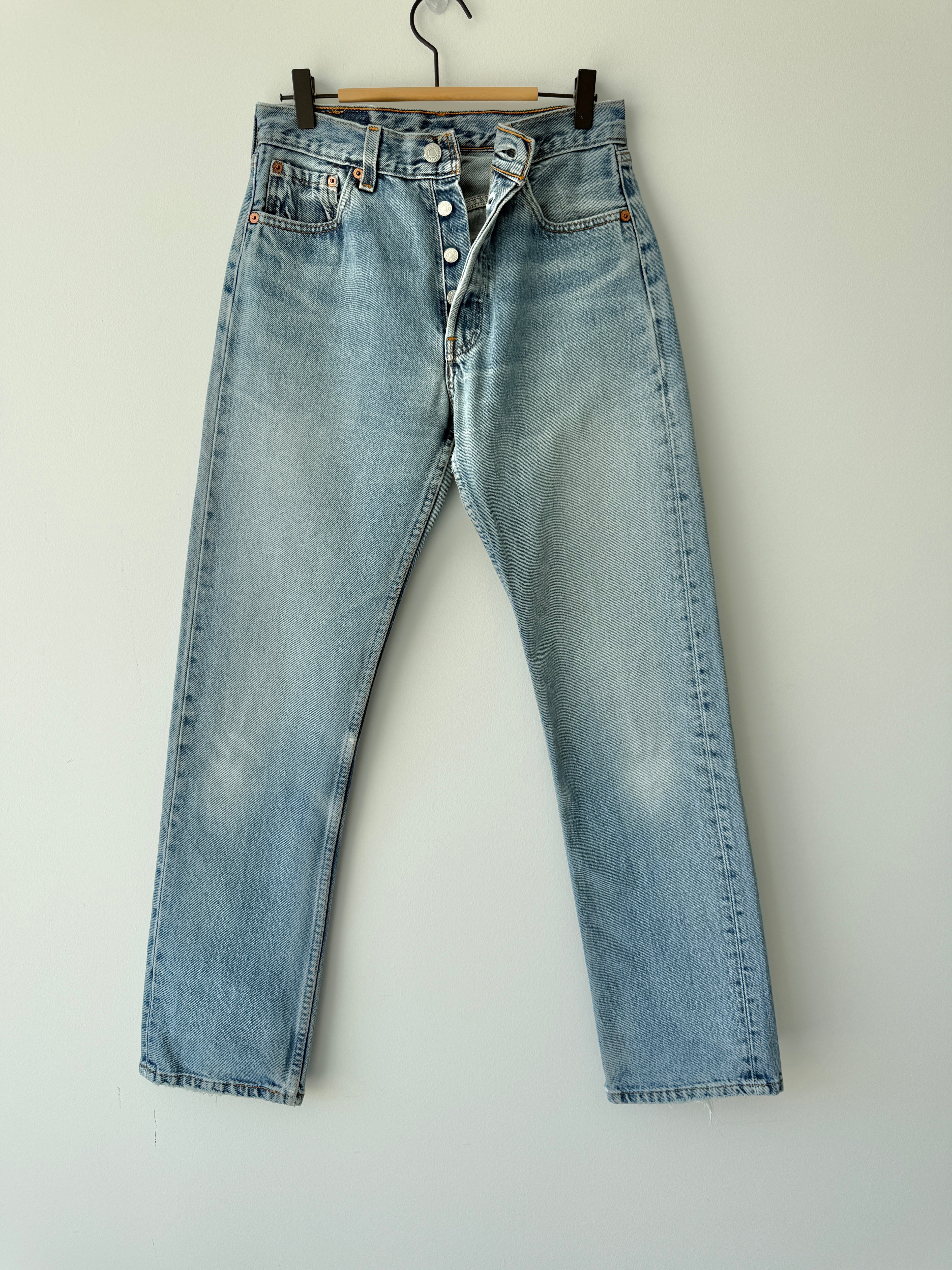 Soft W27 L30 vintage Levis 501 26/27” measured waist medium blue 90s USA  501s