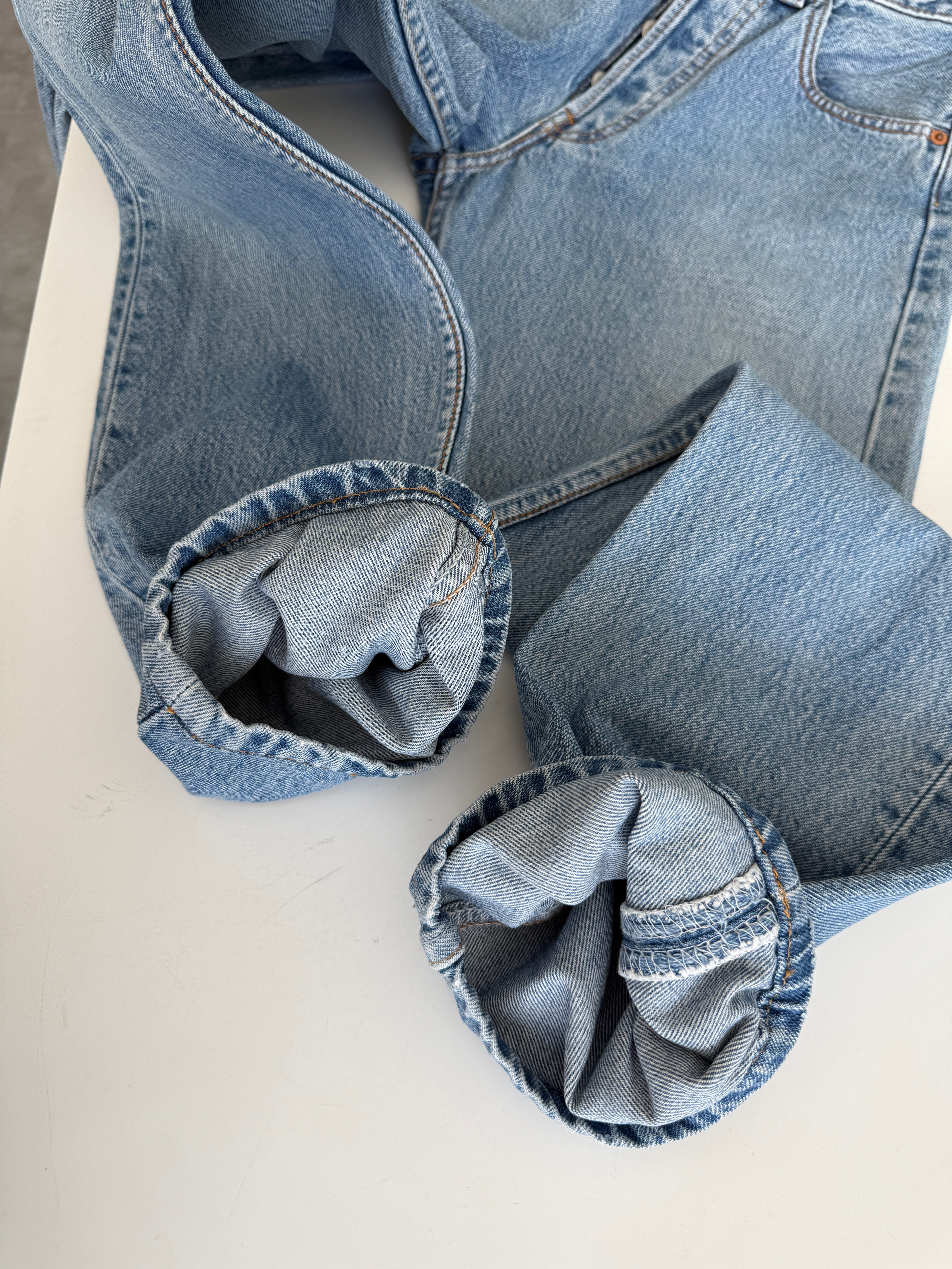 W26 L30 vintage Levis 501 25/26” measured waist medium blue 501s made in 90s